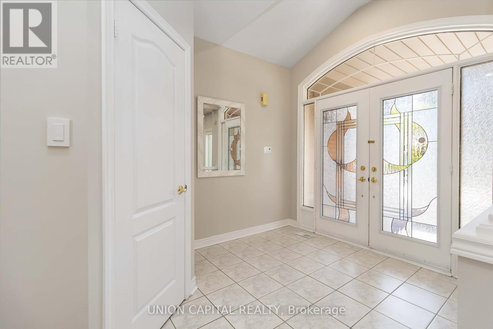 2805 Bushland Crescent, Mississauga, Ontario  L5J 1Y1 - Photo 3 - W12439480