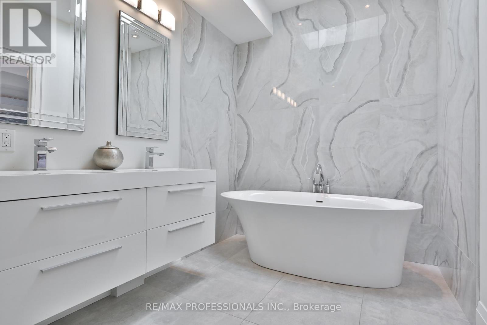6 Meadowcrest Road, Toronto, Ontario  M8Z 2Y2 - Photo 27 - W12439518