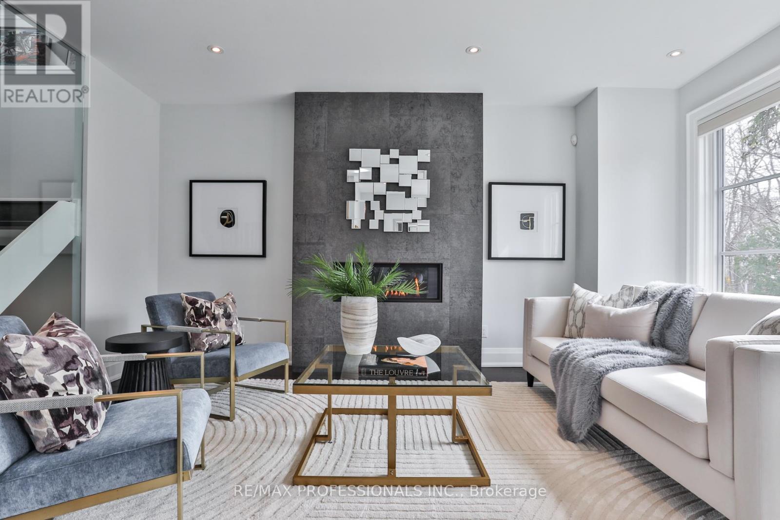6 Meadowcrest Road, Toronto, Ontario  M8Z 2Y2 - Photo 4 - W12439518