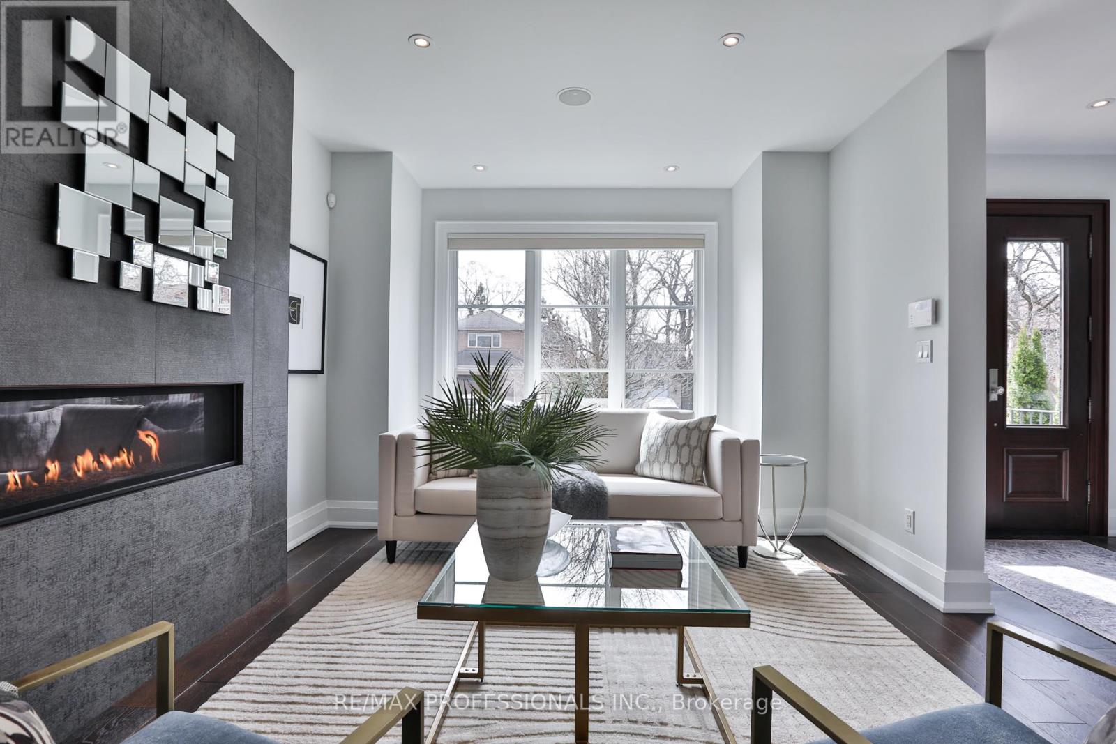 6 Meadowcrest Road, Toronto, Ontario  M8Z 2Y2 - Photo 6 - W12439518