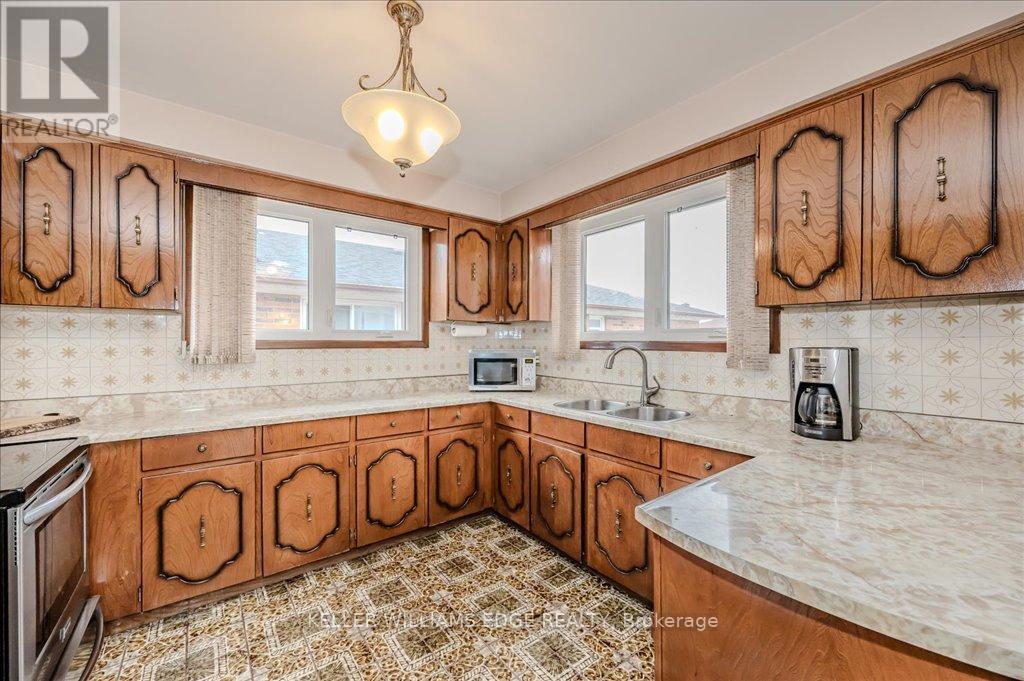 112 Linkdale Road, Brampton, Ontario  L6V 3A2 - Photo 11 - W12439522