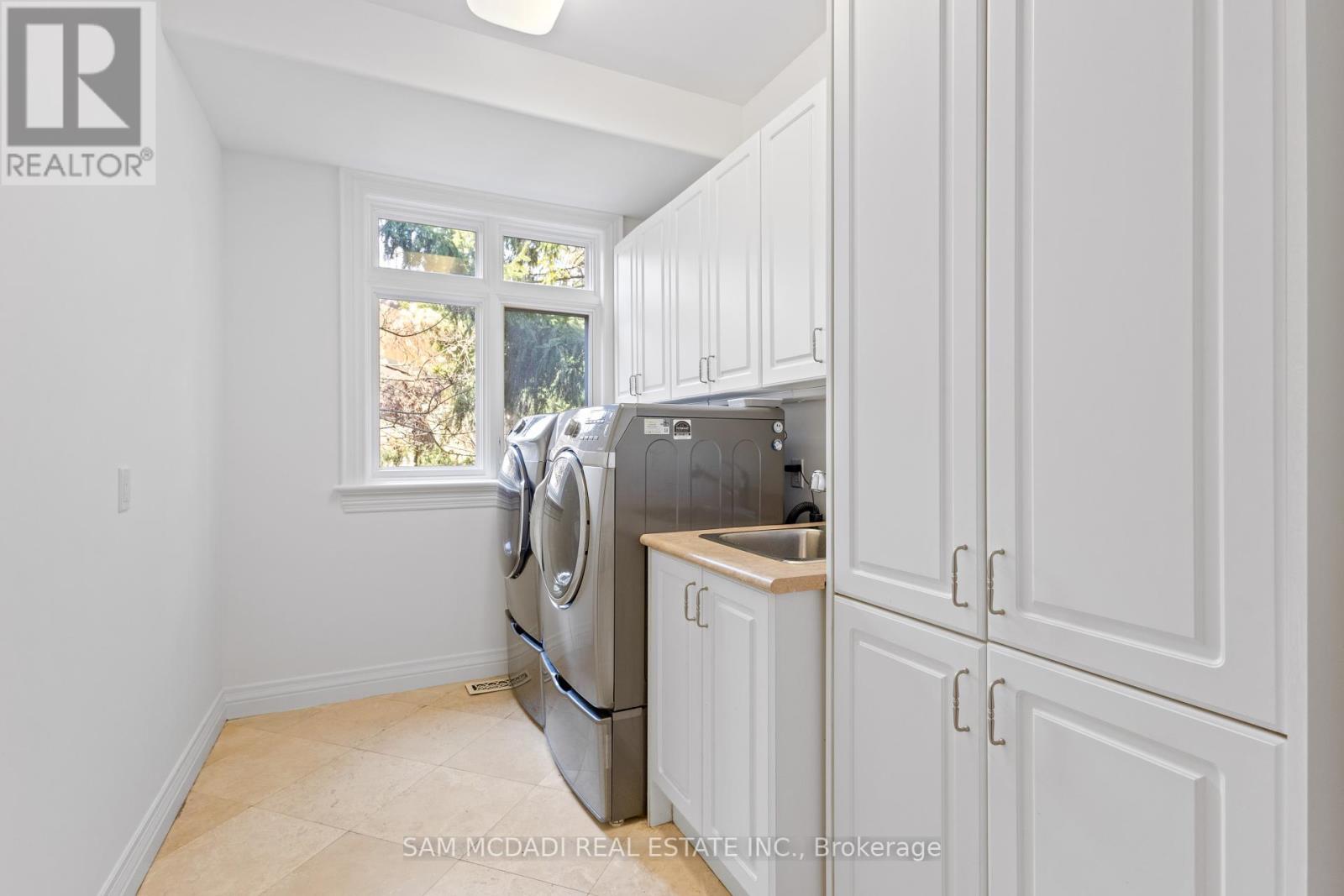 1173 Woodeden Drive, Mississauga, Ontario  L5H 2T7 - Photo 21 - W12439547