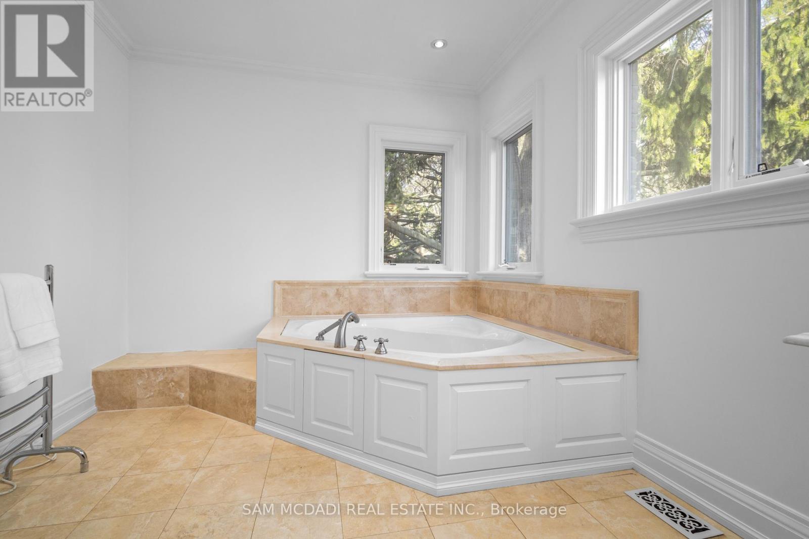 1173 Woodeden Drive, Mississauga, Ontario  L5H 2T7 - Photo 30 - W12439547
