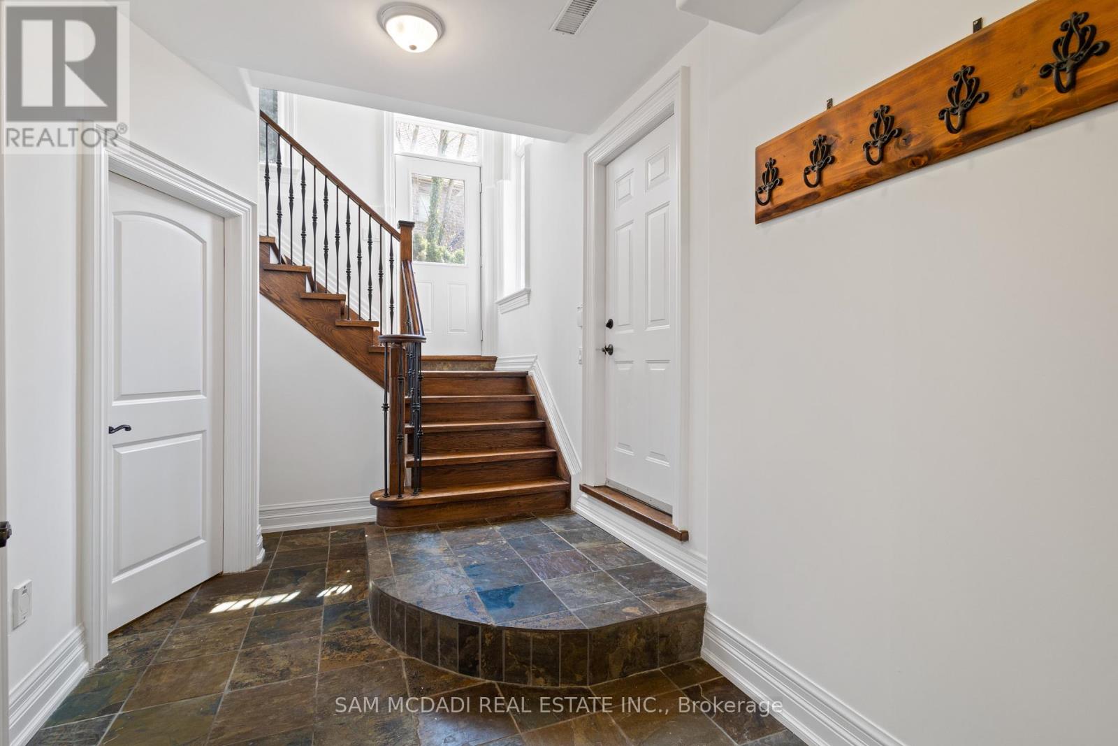 1173 Woodeden Drive, Mississauga, Ontario  L5H 2T7 - Photo 36 - W12439547