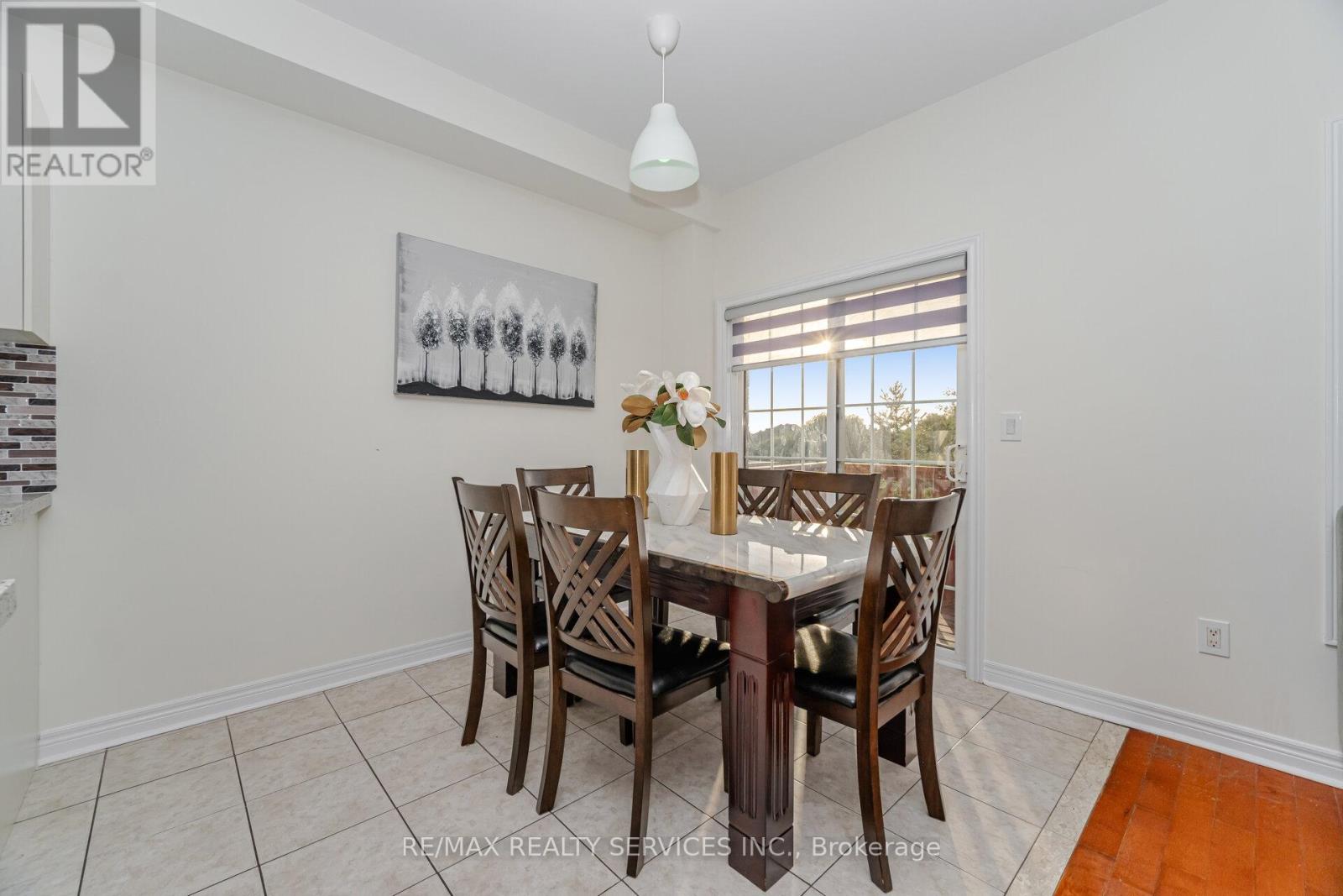 38 Delport Close, Brampton, Ontario  L6P 3T3 - Photo 10 - W12439550