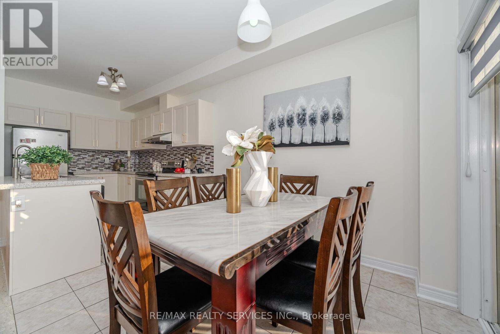 38 Delport Close, Brampton, Ontario  L6P 3T3 - Photo 11 - W12439550