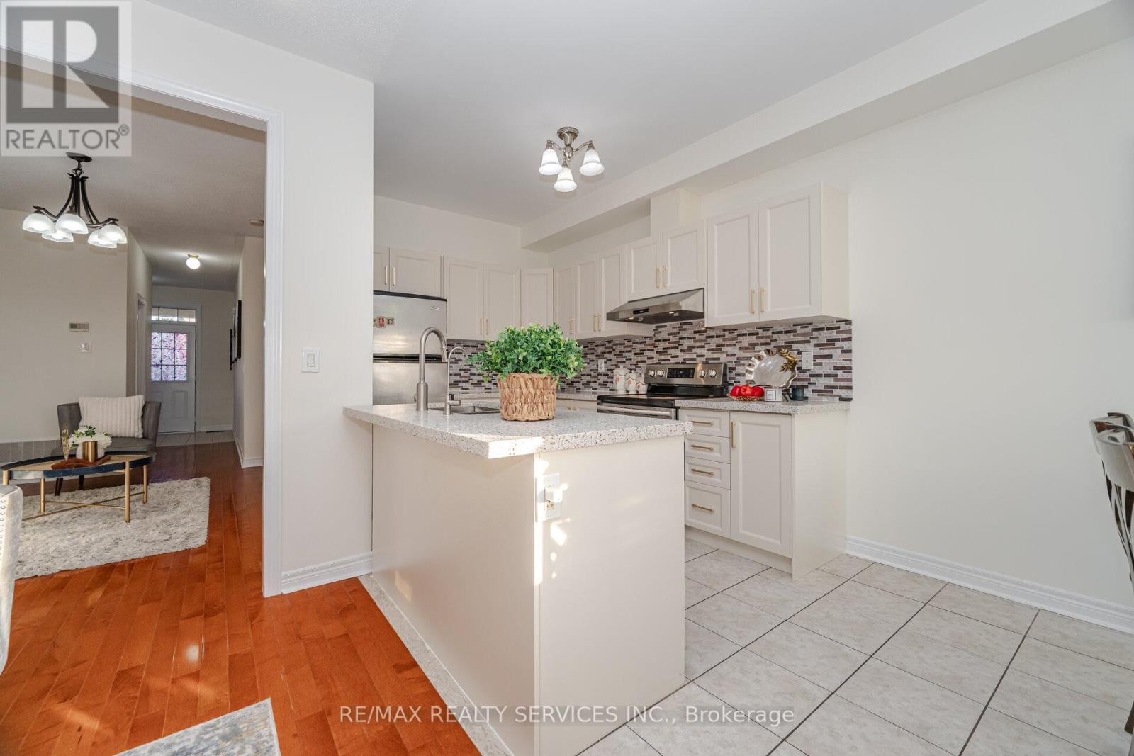 38 Delport Close, Brampton, Ontario  L6P 3T3 - Photo 12 - W12439550