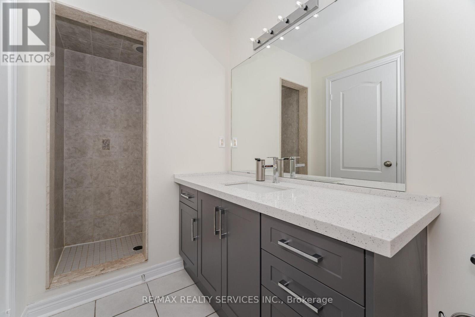 38 Delport Close, Brampton, Ontario  L6P 3T3 - Photo 24 - W12439550