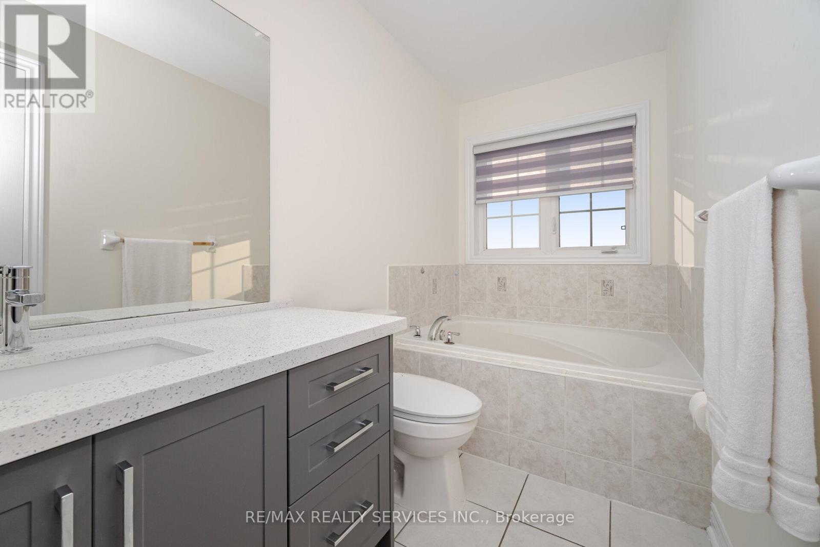 38 Delport Close, Brampton, Ontario  L6P 3T3 - Photo 25 - W12439550