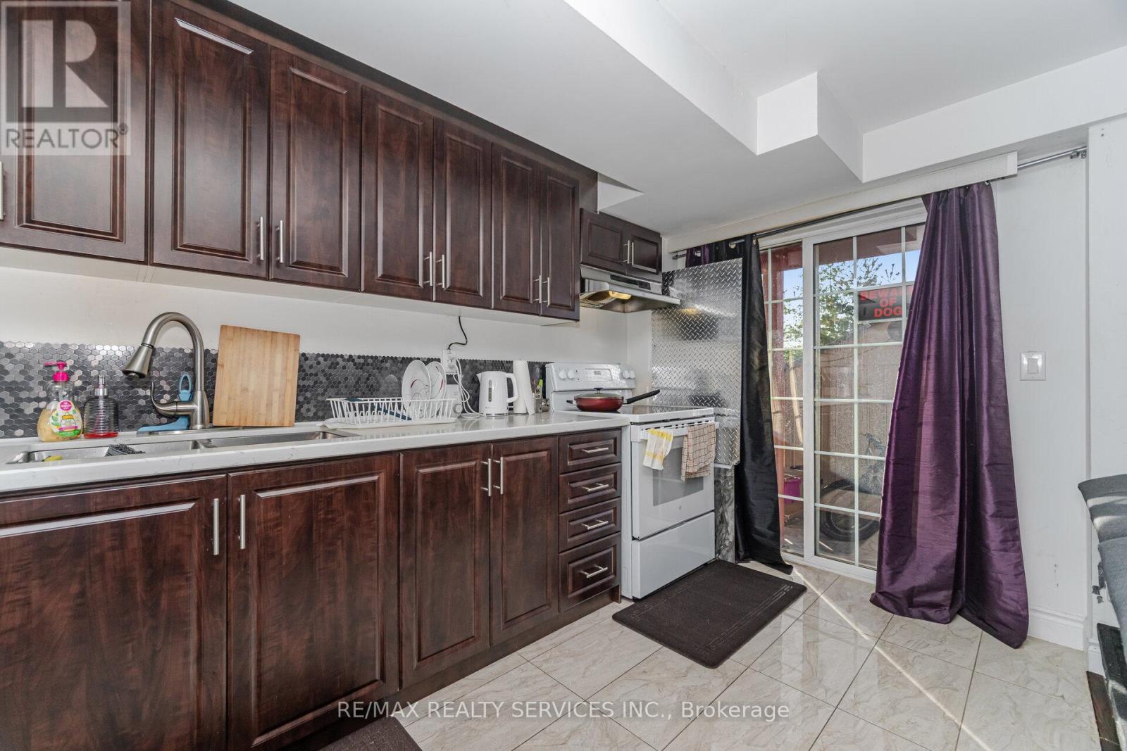 38 Delport Close, Brampton, Ontario  L6P 3T3 - Photo 37 - W12439550