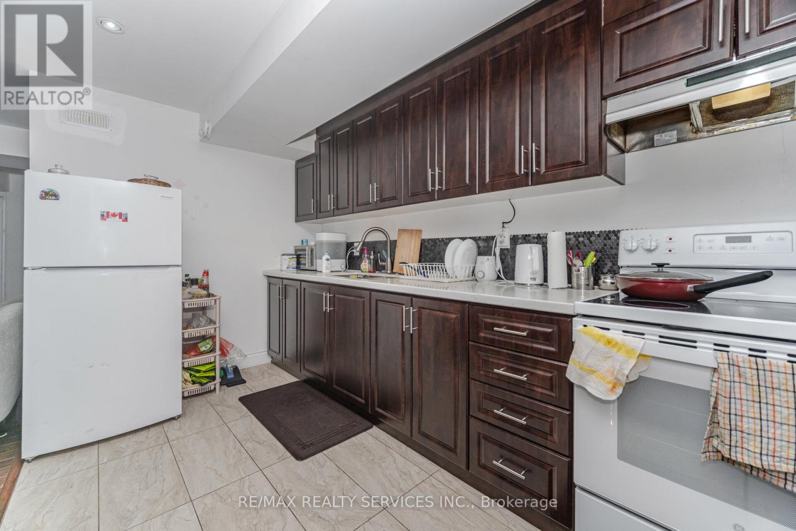 38 Delport Close, Brampton, Ontario  L6P 3T3 - Photo 38 - W12439550