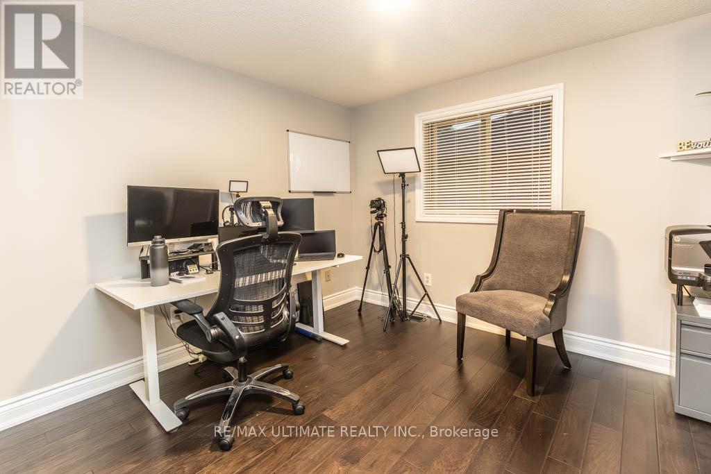 6869 Hickling Crescent, Mississauga, Ontario  L5N 4Y1 - Photo 27 - W12439566