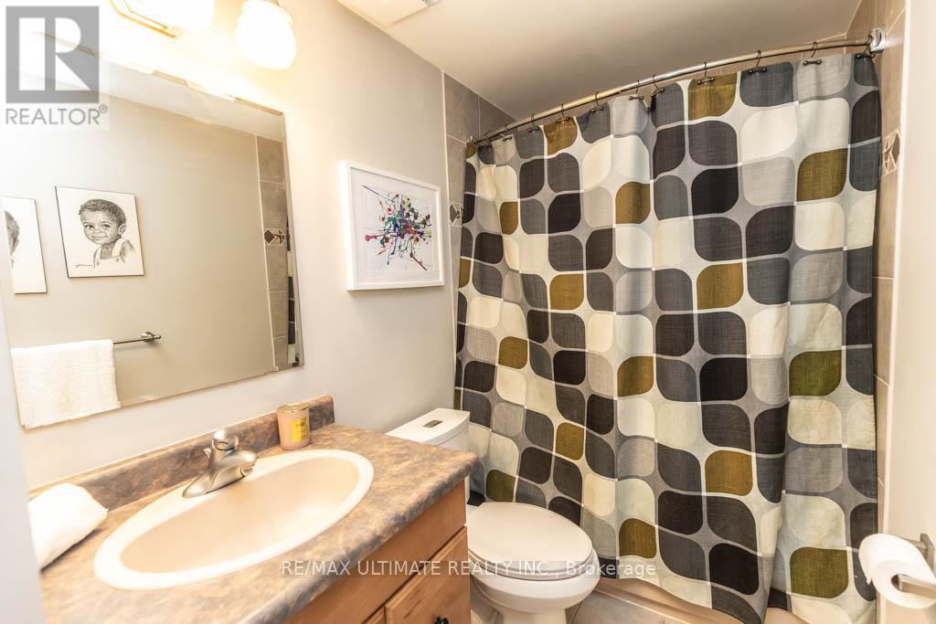 6869 Hickling Crescent, Mississauga, Ontario  L5N 4Y1 - Photo 30 - W12439566
