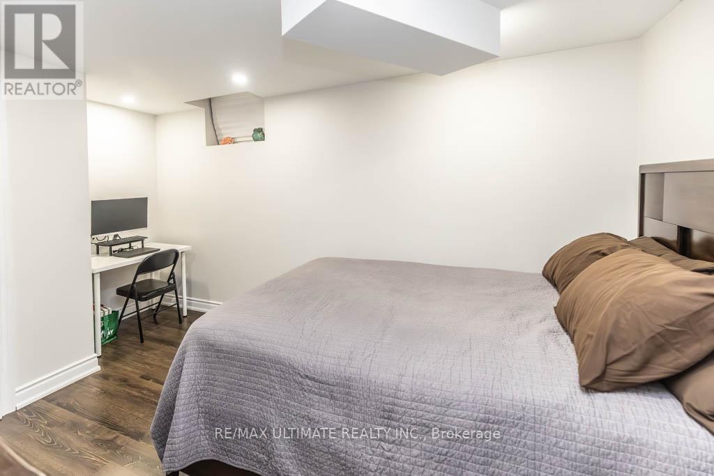 6869 Hickling Crescent, Mississauga, Ontario  L5N 4Y1 - Photo 33 - W12439566