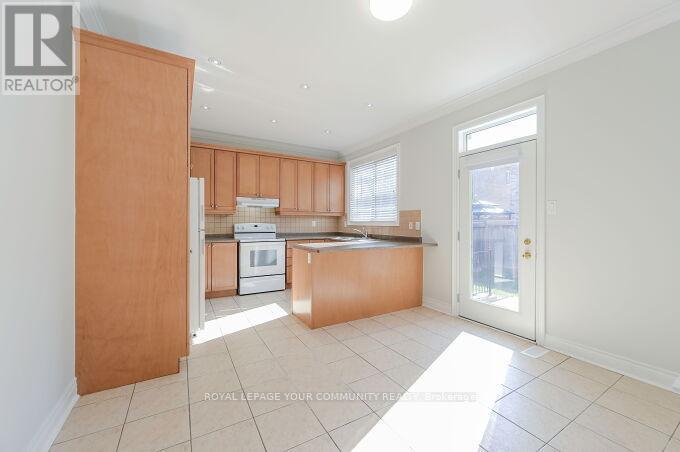 Upper Unit - 128 Watsonbrook Drive, Brampton, Ontario  L6R 0S1 - Photo 13 - W12439576