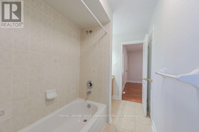Upper Unit - 128 Watsonbrook Drive, Brampton, Ontario  L6R 0S1 - Photo 28 - W12439576