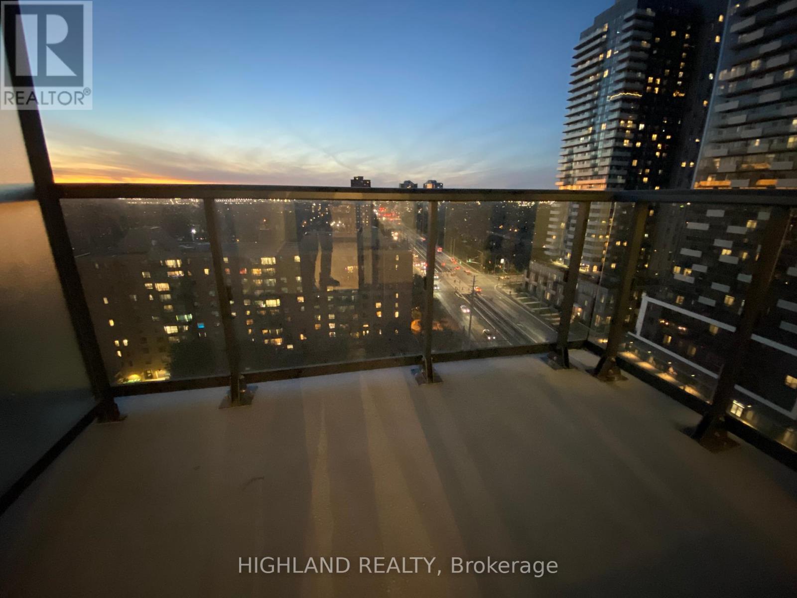 1308 - 15 Watergarden Drive, Mississauga, Ontario  L5R 1B2 - Photo 11 - W12439599