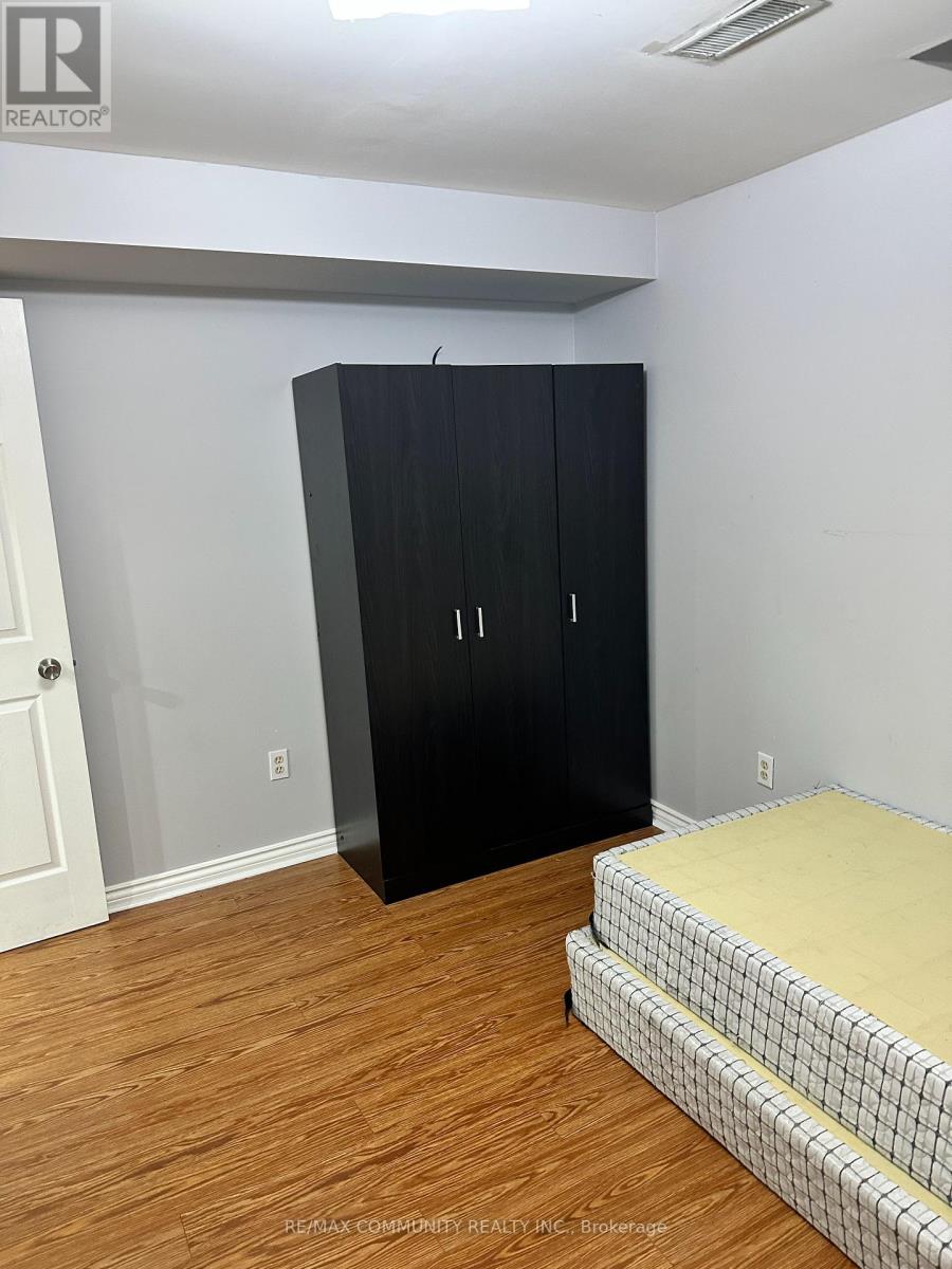 13 Marotta Avenue, Brampton, Ontario  L6X 4W9 - Photo 11 - W12439666