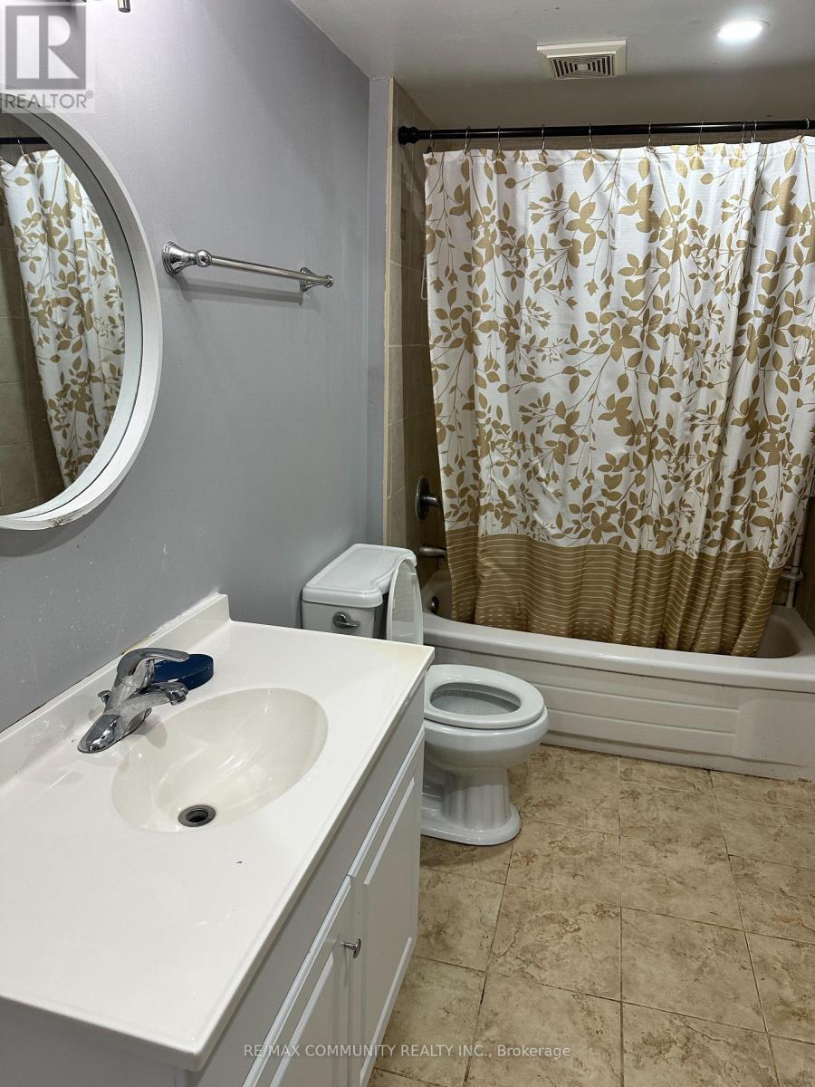 13 Marotta Avenue, Brampton, Ontario  L6X 4W9 - Photo 3 - W12439666