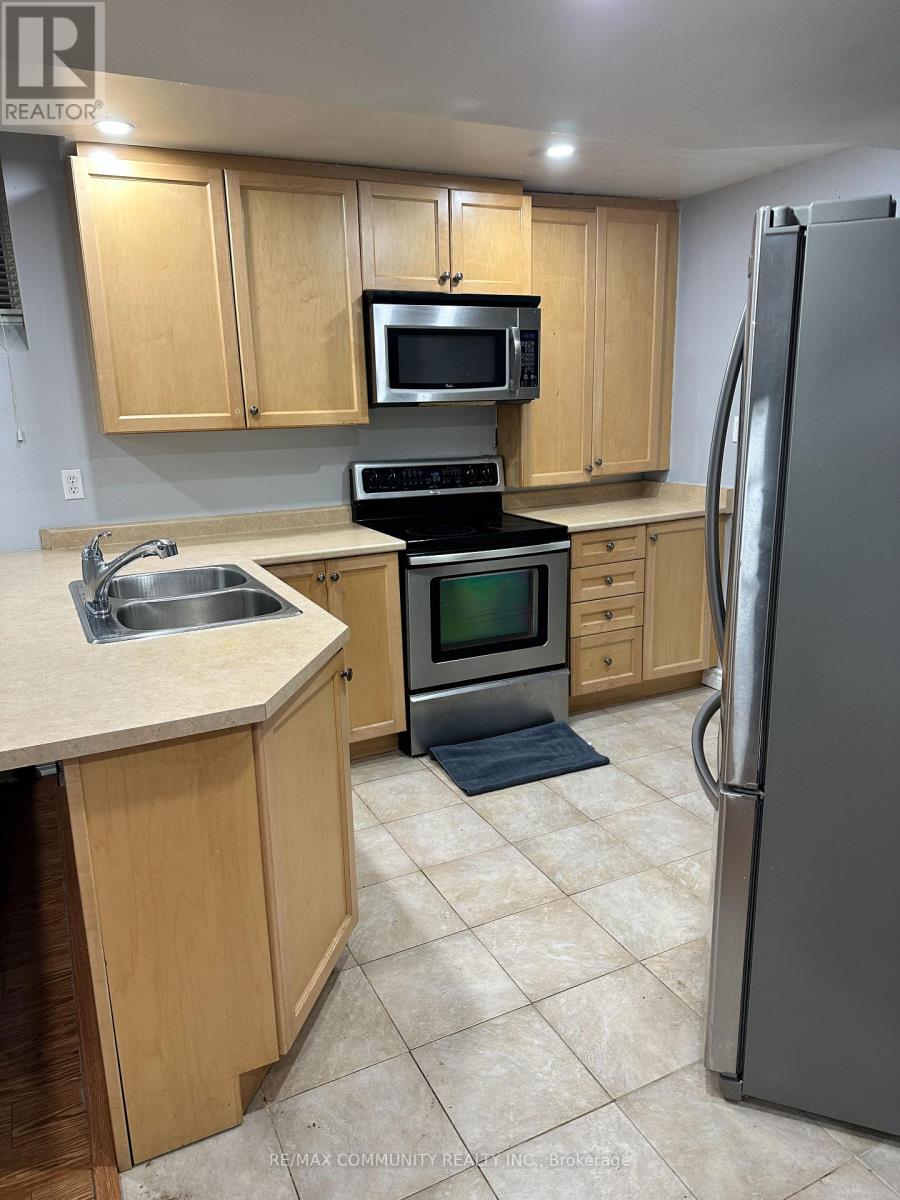 13 Marotta Avenue, Brampton, Ontario  L6X 4W9 - Photo 8 - W12439666