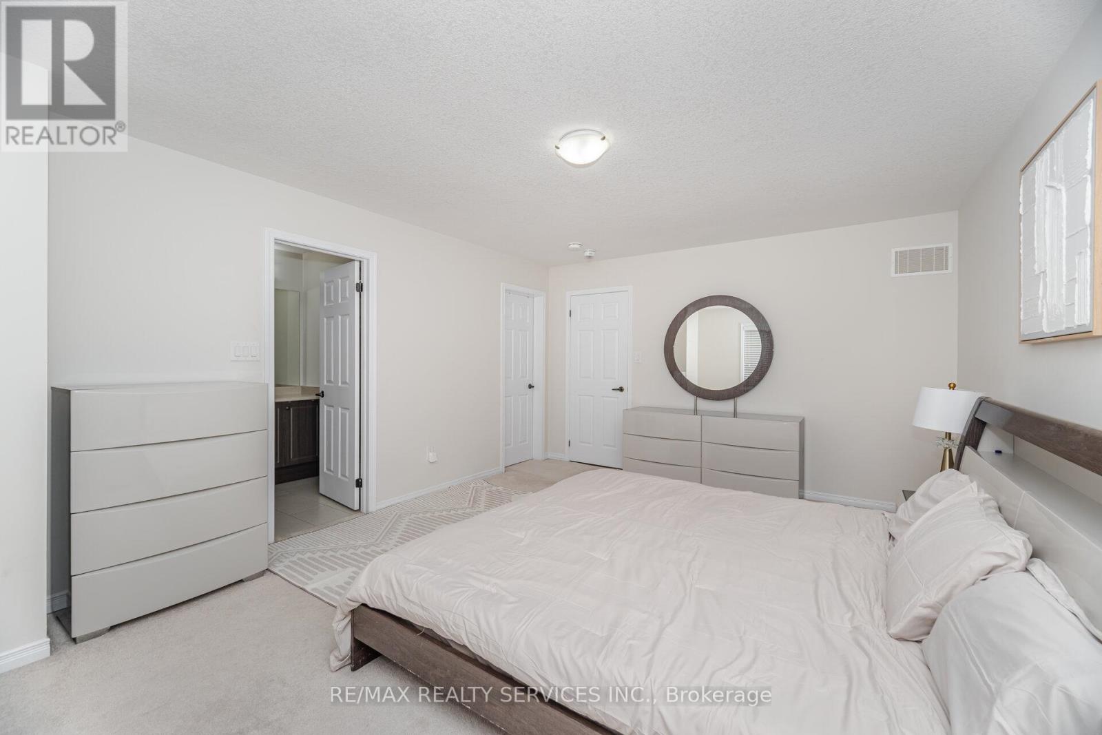 8 Desire Cove, Brampton, Ontario  L7A 4K4 - Photo 26 - W12439675