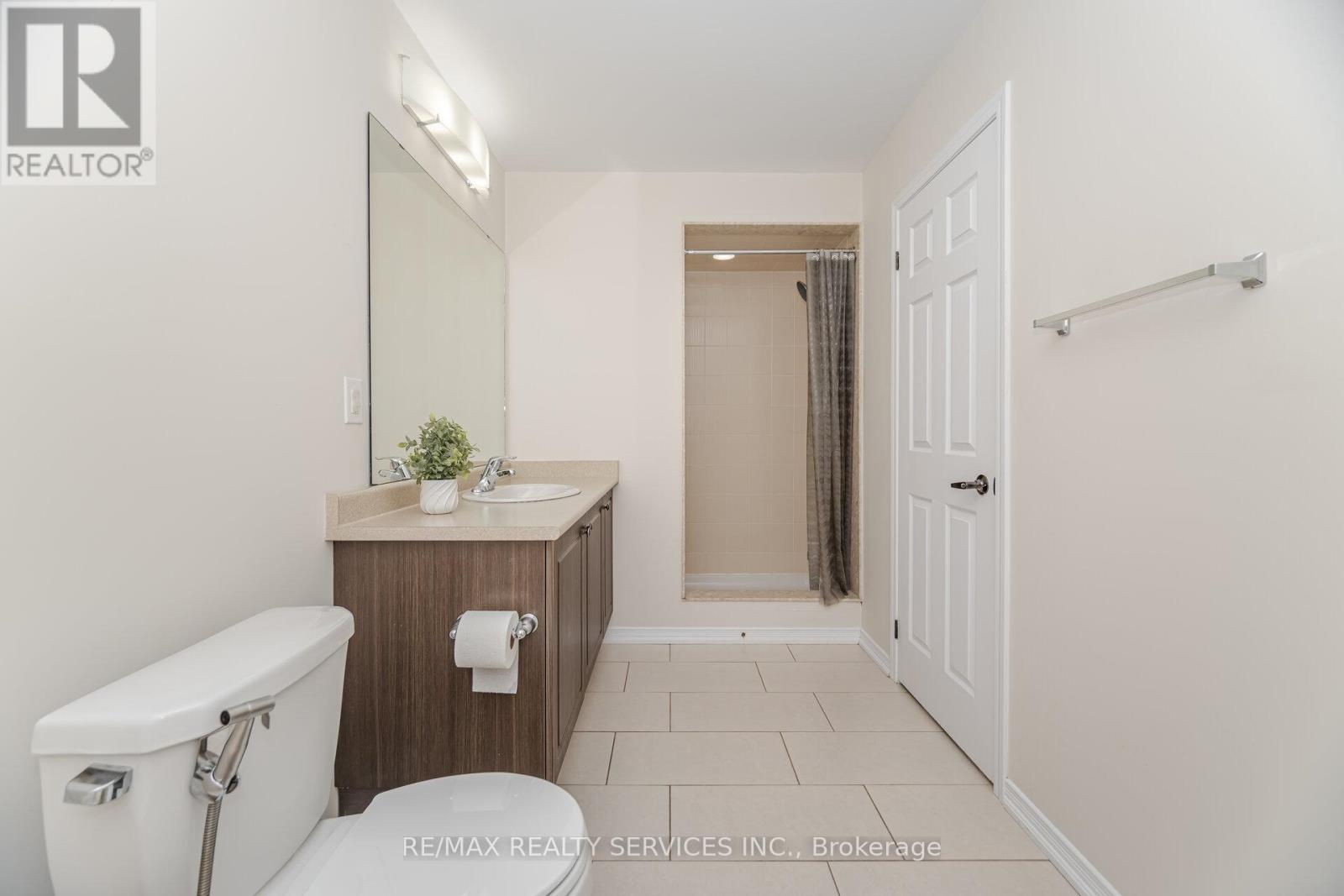 8 Desire Cove, Brampton, Ontario  L7A 4K4 - Photo 28 - W12439675