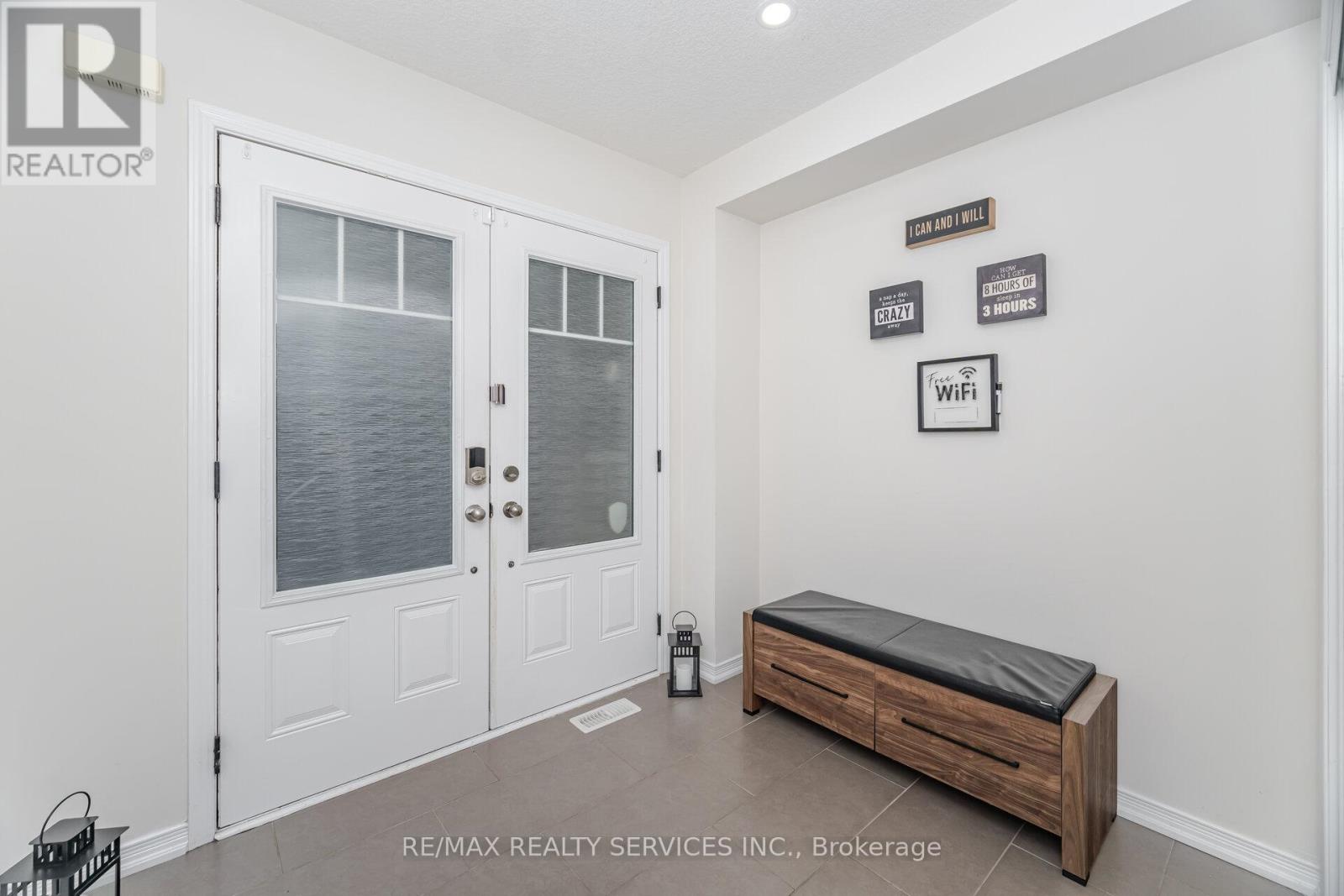 8 Desire Cove, Brampton, Ontario  L7A 4K4 - Photo 3 - W12439675