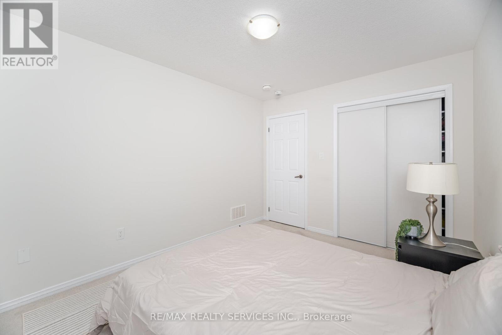 8 Desire Cove, Brampton, Ontario  L7A 4K4 - Photo 31 - W12439675