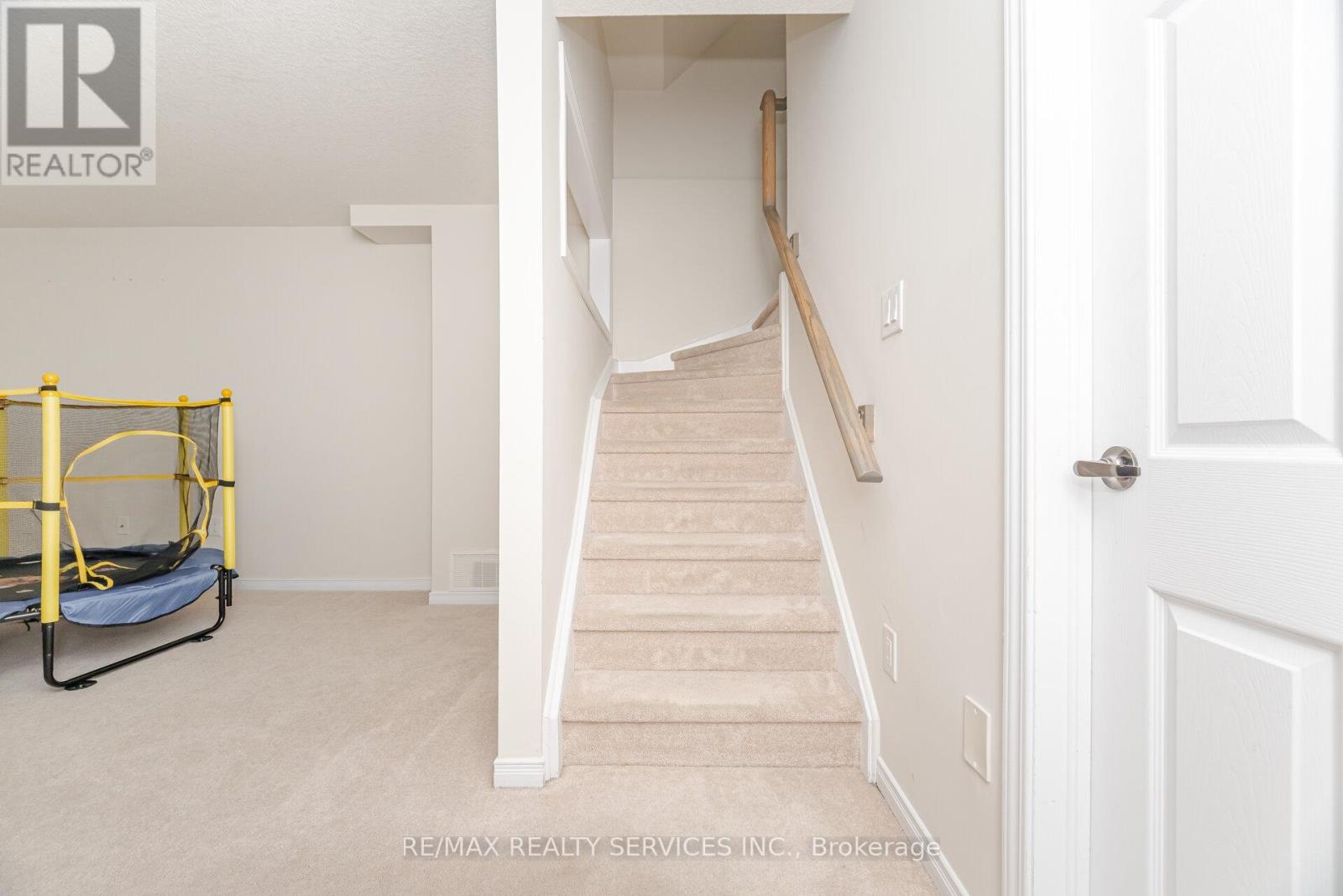 8 Desire Cove, Brampton, Ontario  L7A 4K4 - Photo 35 - W12439675
