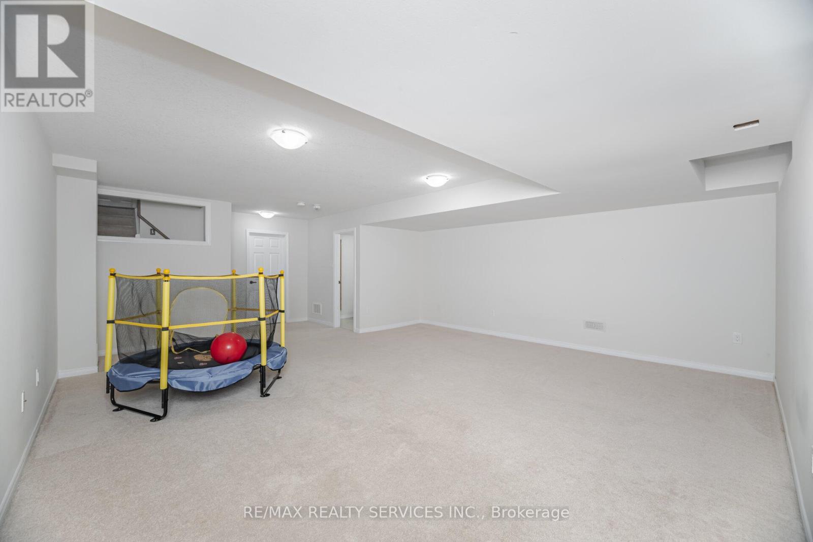 8 Desire Cove, Brampton, Ontario  L7A 4K4 - Photo 38 - W12439675
