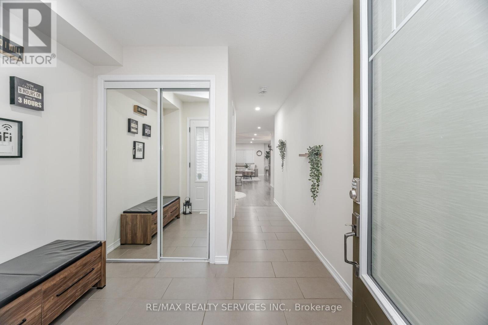 8 Desire Cove, Brampton, Ontario  L7A 4K4 - Photo 4 - W12439675