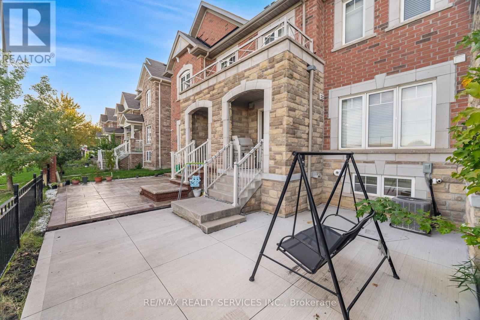 8 Desire Cove, Brampton, Ontario  L7A 4K4 - Photo 44 - W12439675