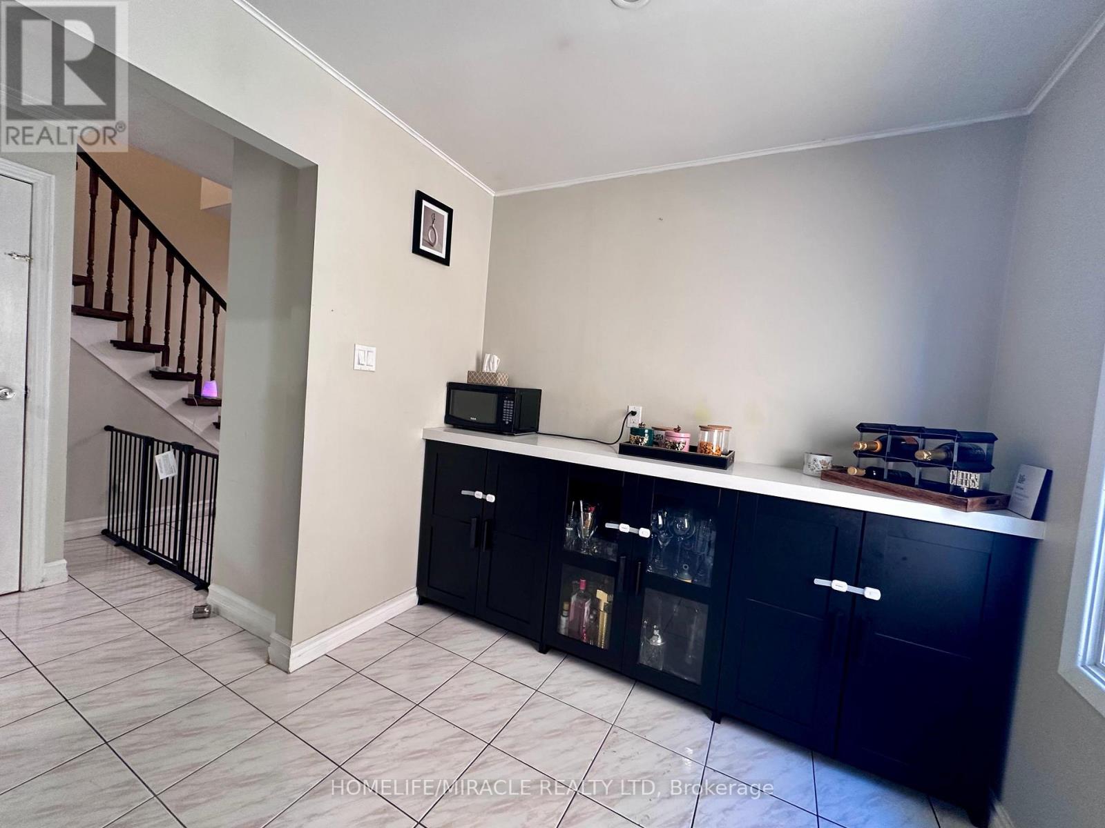 10 Provence Trail, Toronto, Ontario  M9V 5B7 - Photo 12 - W12429101