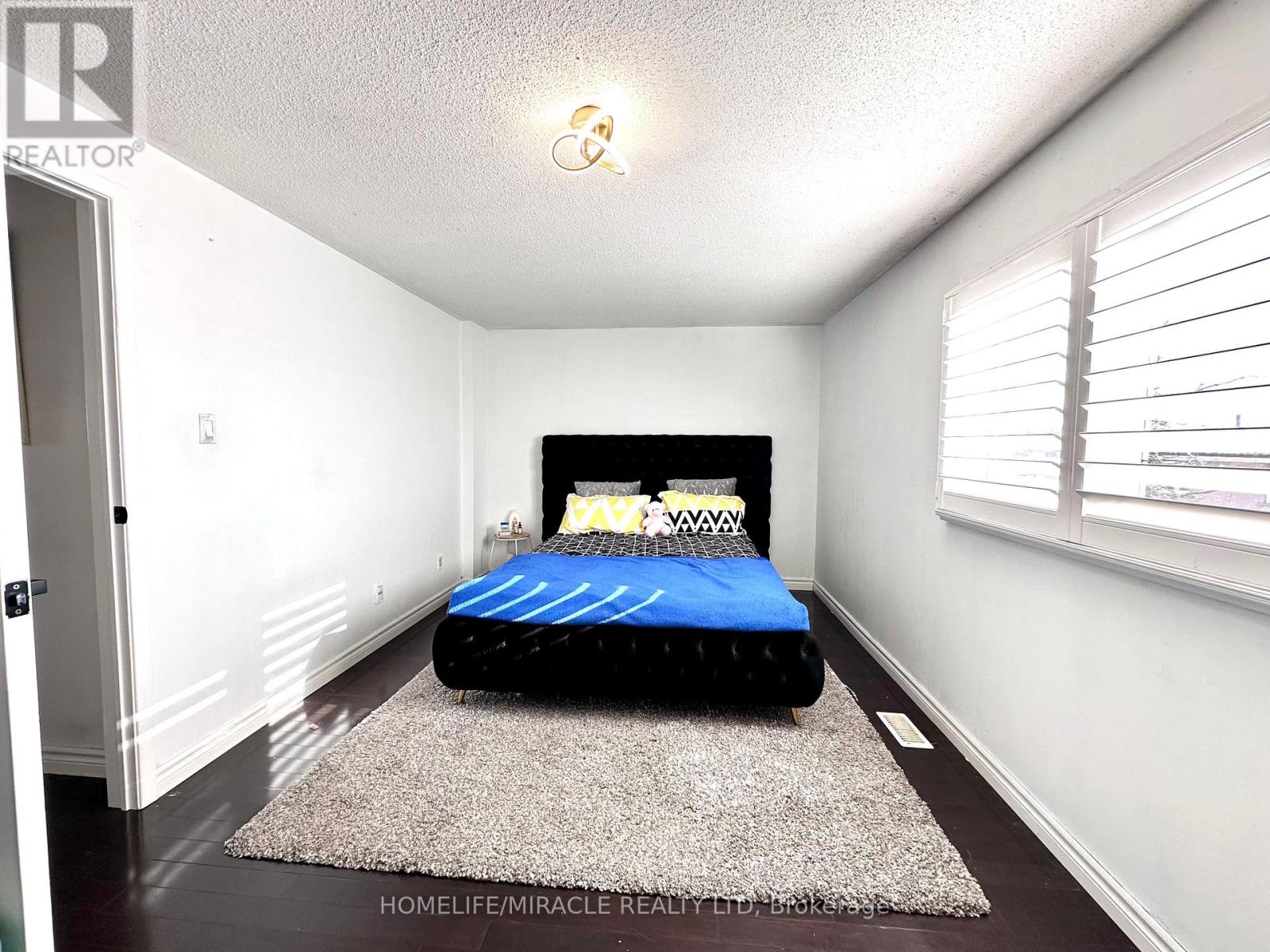 10 Provence Trail, Toronto, Ontario  M9V 5B7 - Photo 15 - W12429101