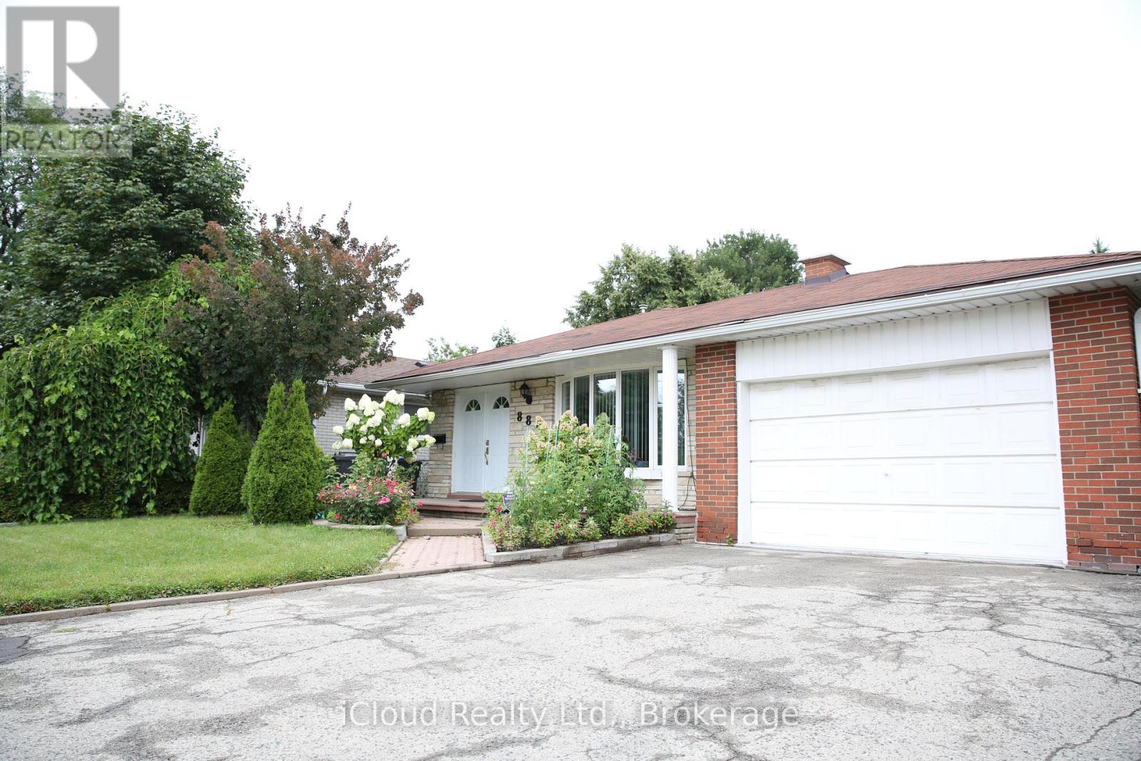 888 BLOOR STREET, Mississauga, Ontario