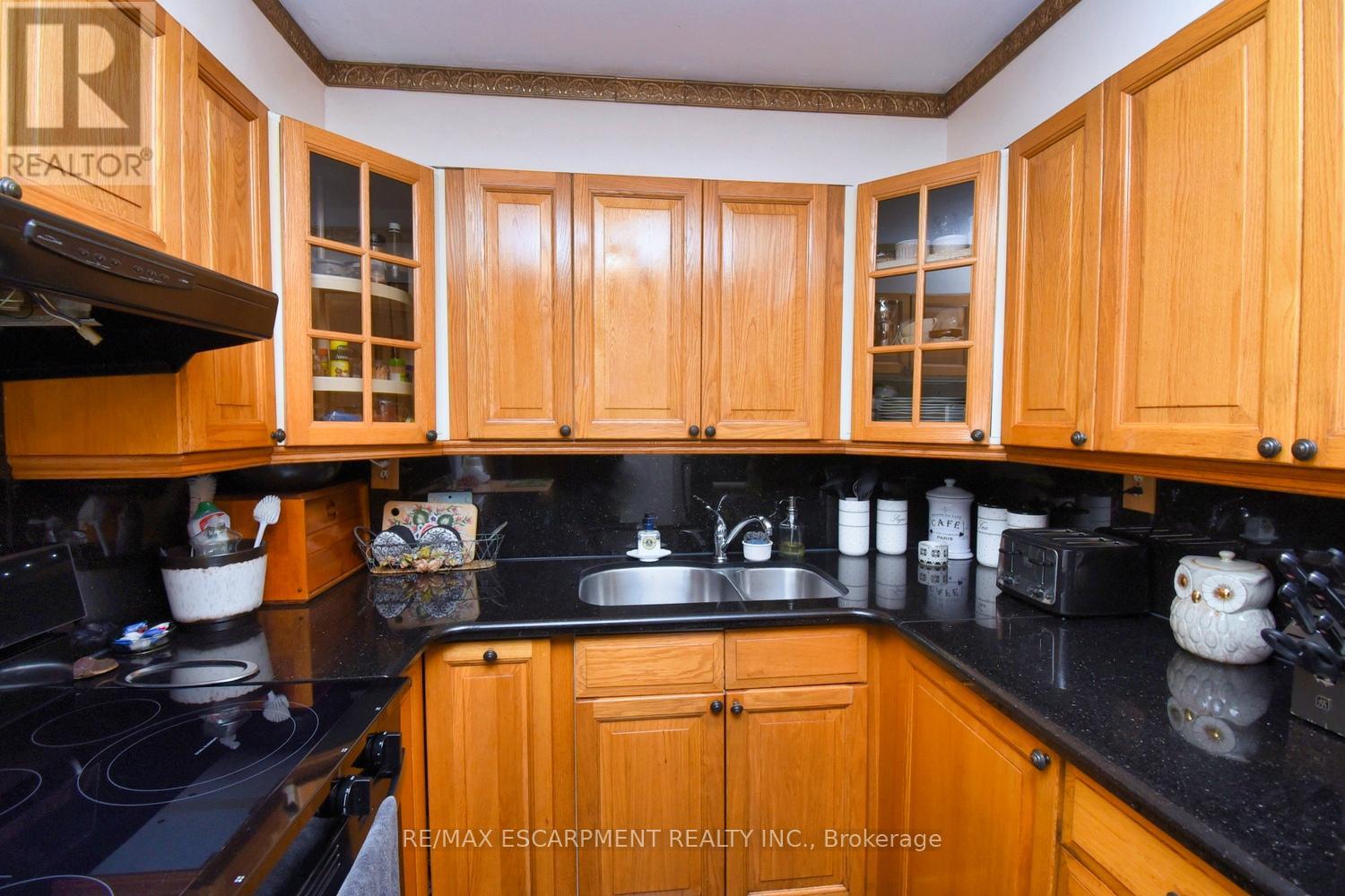 251 East 31st Street, Hamilton, Ontario  L8V 3P6 - Photo 9 - X12382722