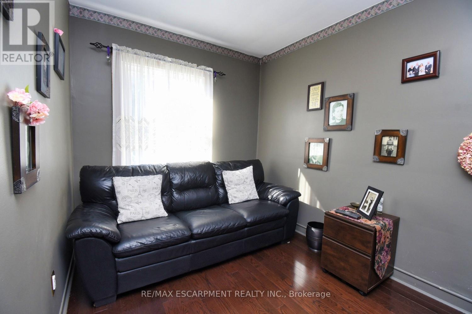 251 East 31st Street, Hamilton, Ontario  L8V 3P6 - Photo 12 - X12382722