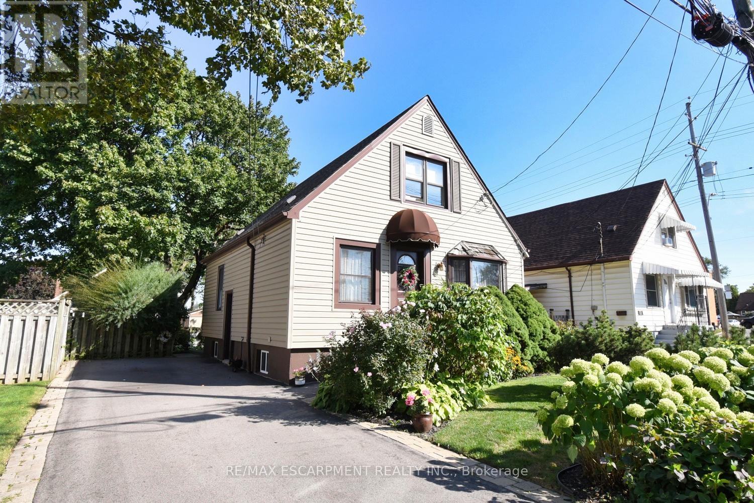251 East 31st Street, Hamilton, Ontario  L8V 3P6 - Photo 2 - X12382722