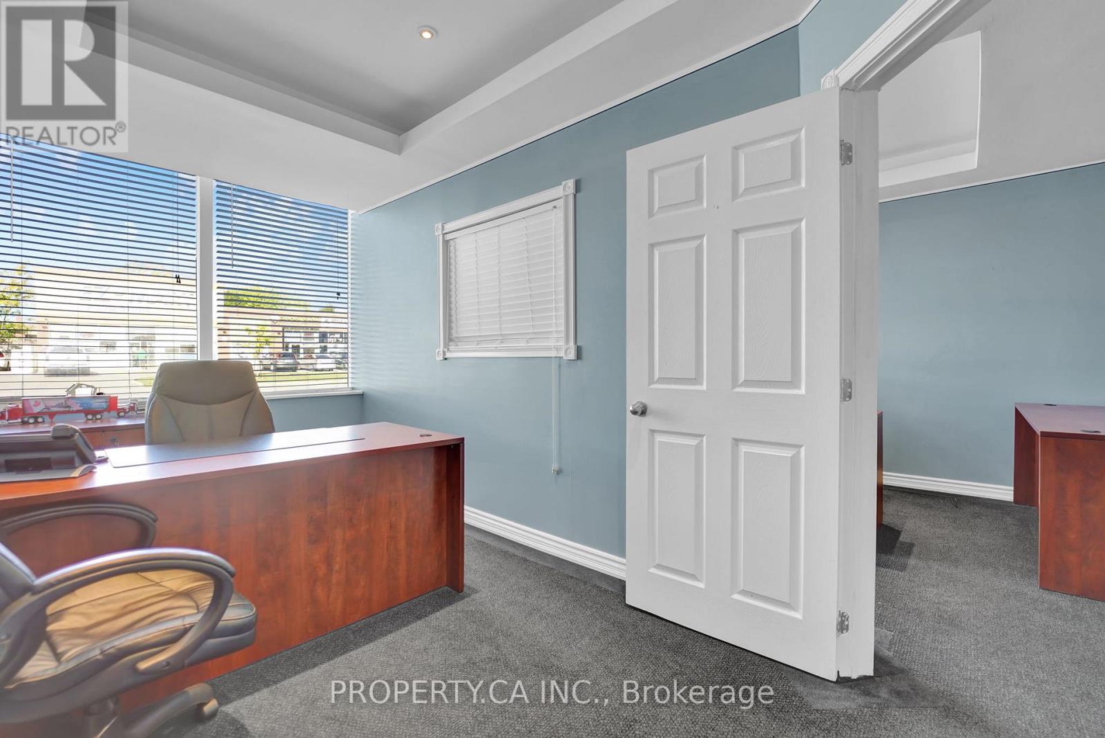 188 Parkdale Avenue N, Hamilton, Ontario  L8H 5X2 - Photo 12 - X12439551