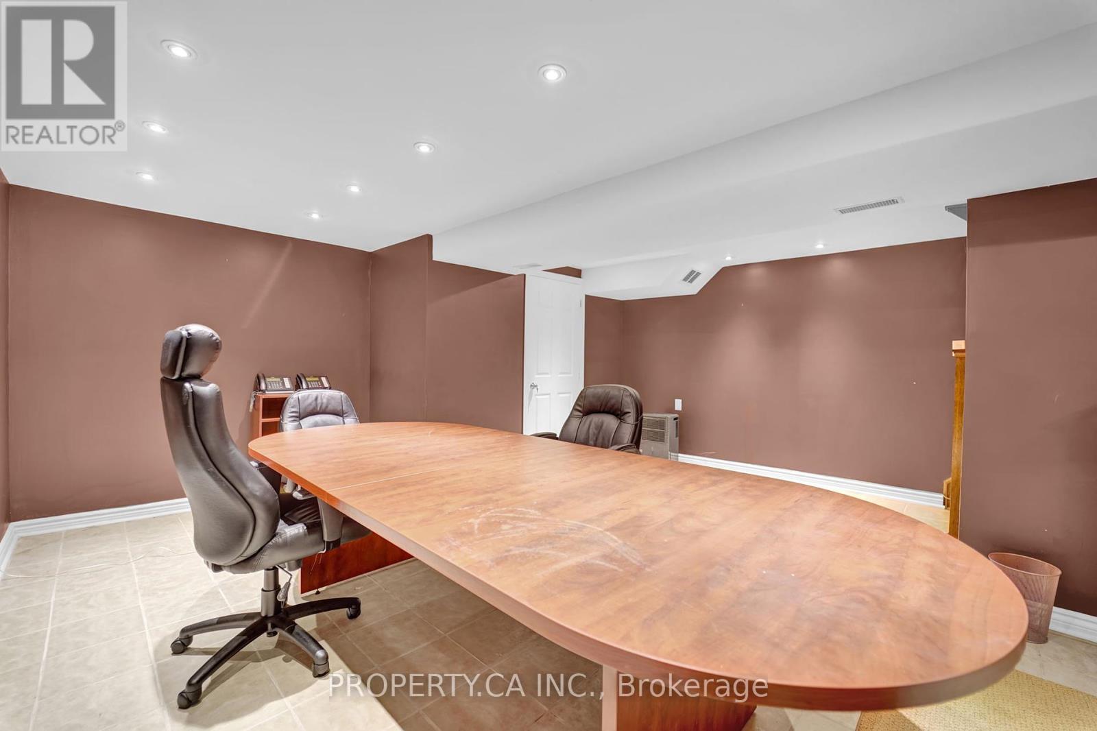 188 Parkdale Avenue N, Hamilton, Ontario  L8H 5X2 - Photo 24 - X12439551