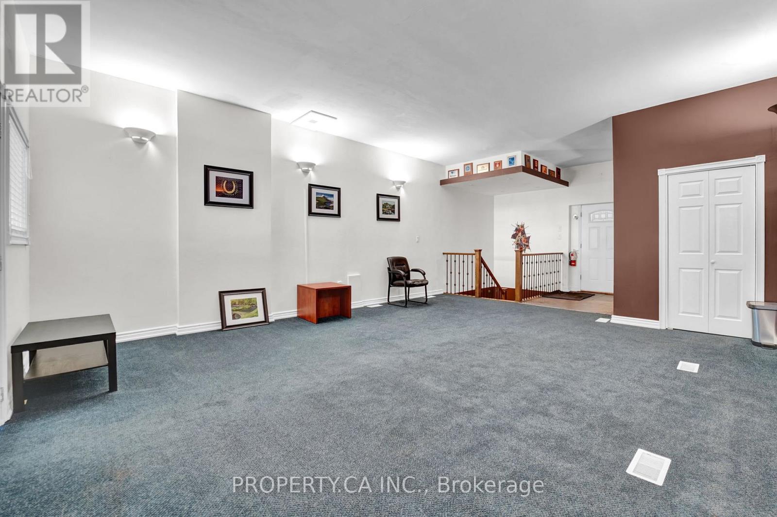 188 Parkdale Avenue N, Hamilton, Ontario  L8H 5X2 - Photo 3 - X12439551