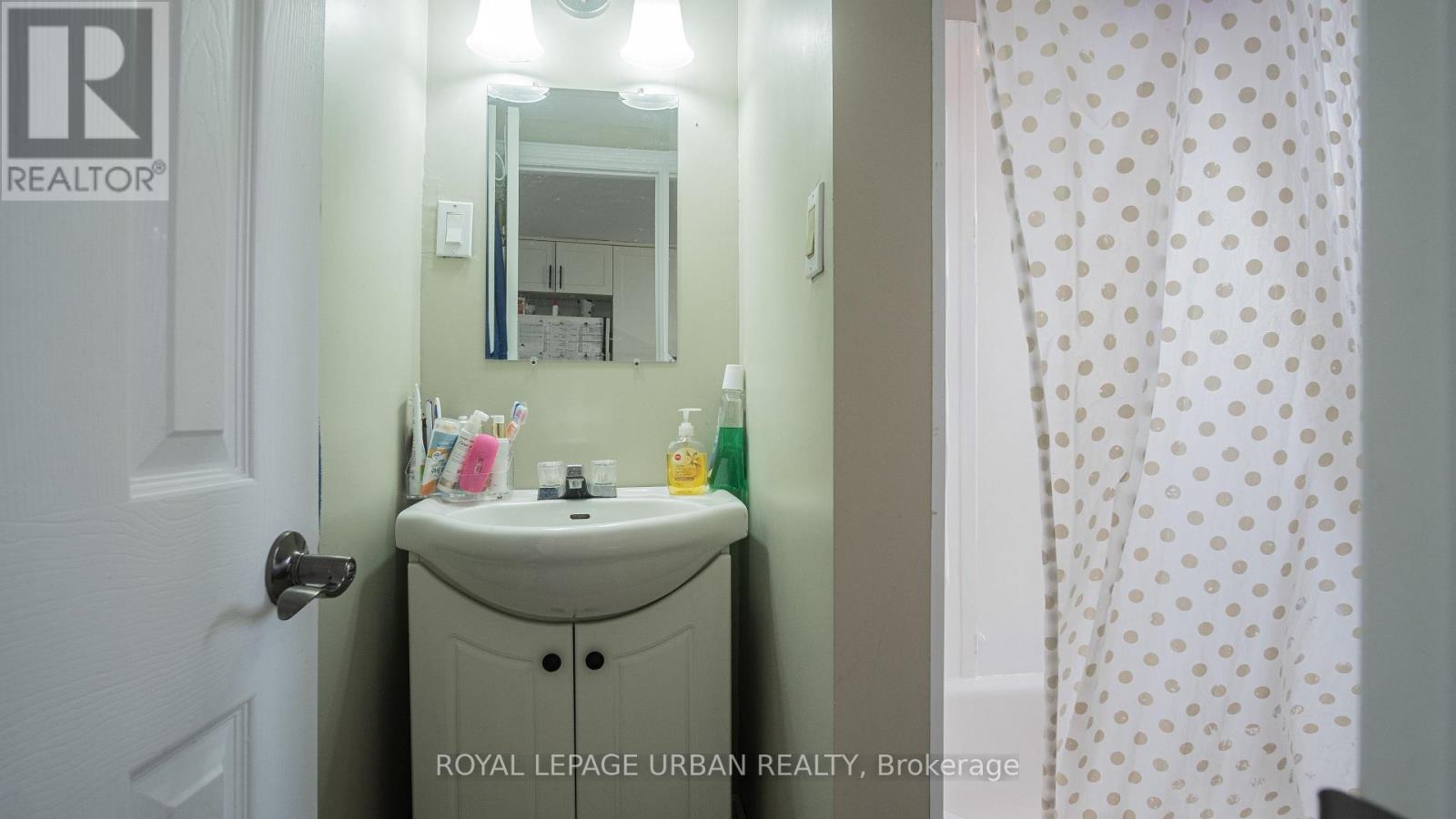 Rear - 36 Welland Street, Welland, Ontario  L3B 4E4 - Photo 6 - X12439656