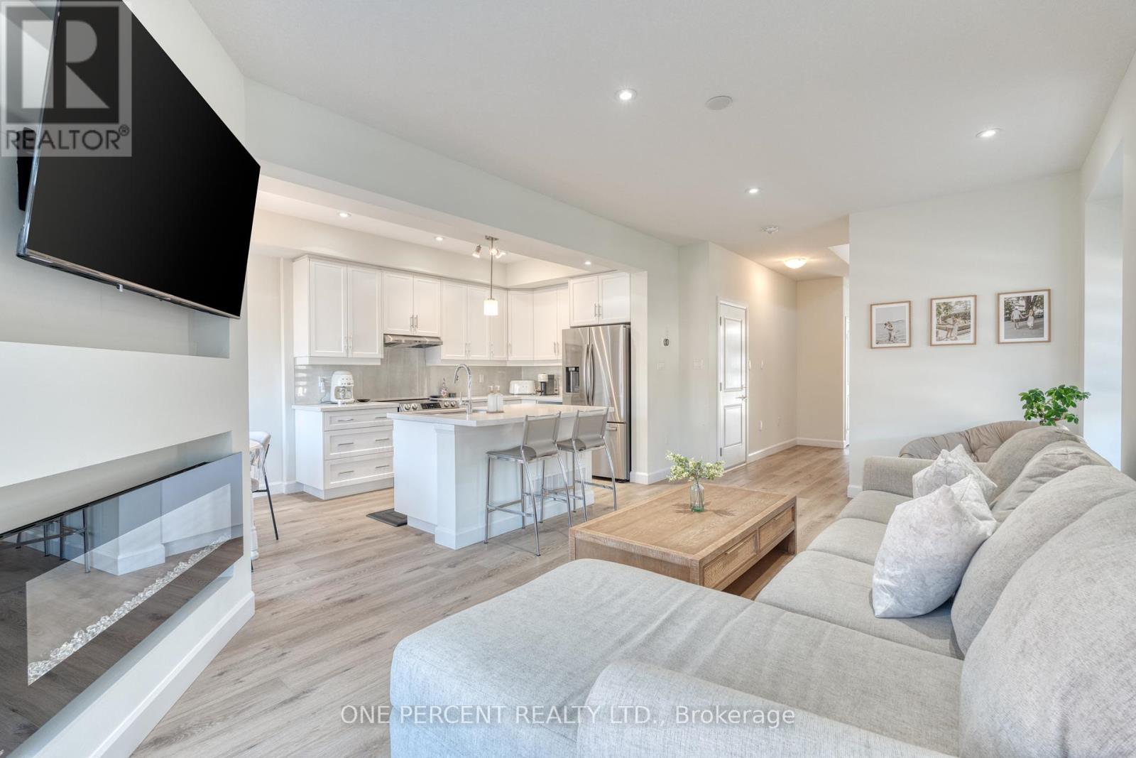 24 Southam Lane, Hamilton, Ontario  L9C 0E9 - Photo 7 - X12439660