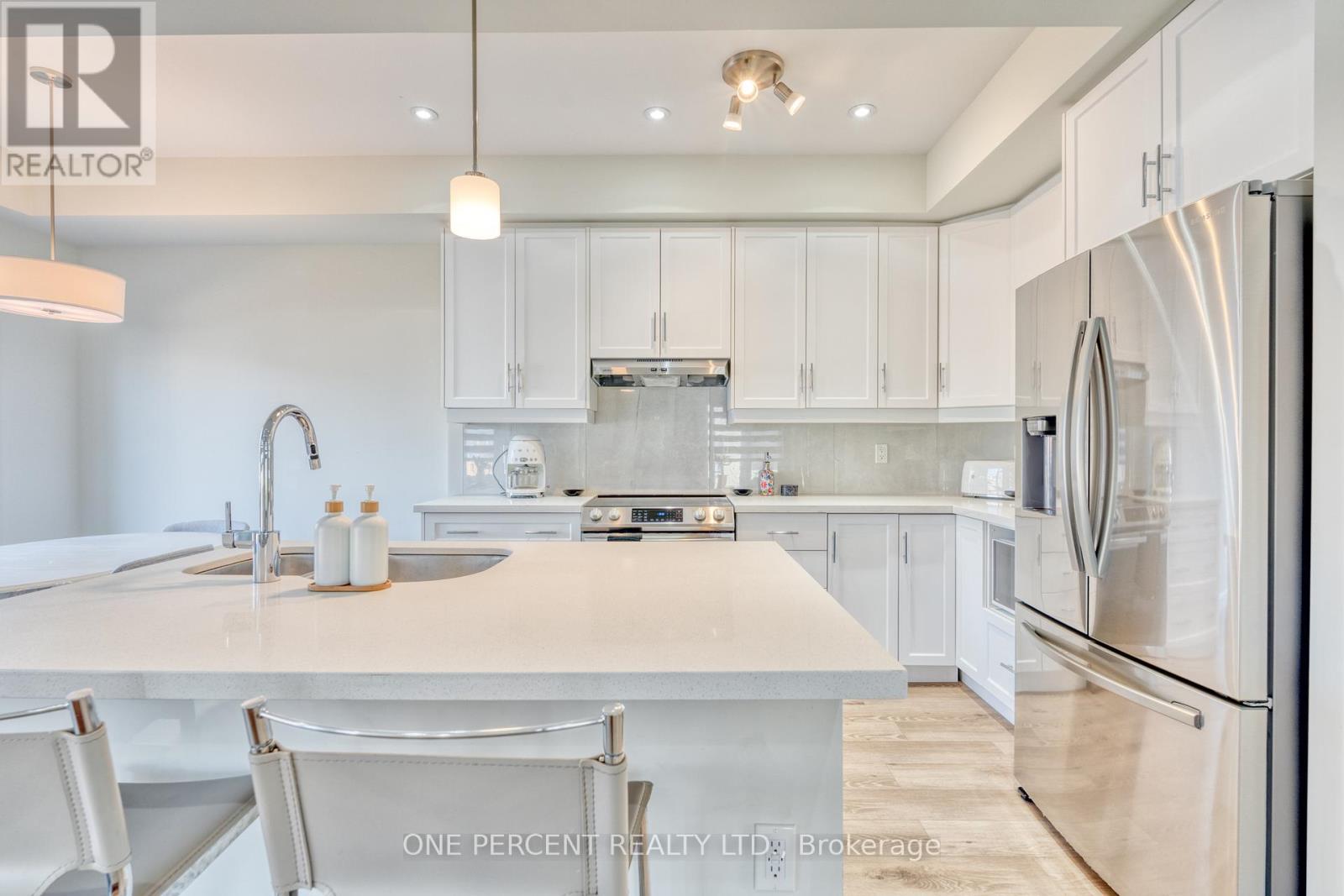 24 Southam Lane, Hamilton, Ontario  L9C 0E9 - Photo 9 - X12439660