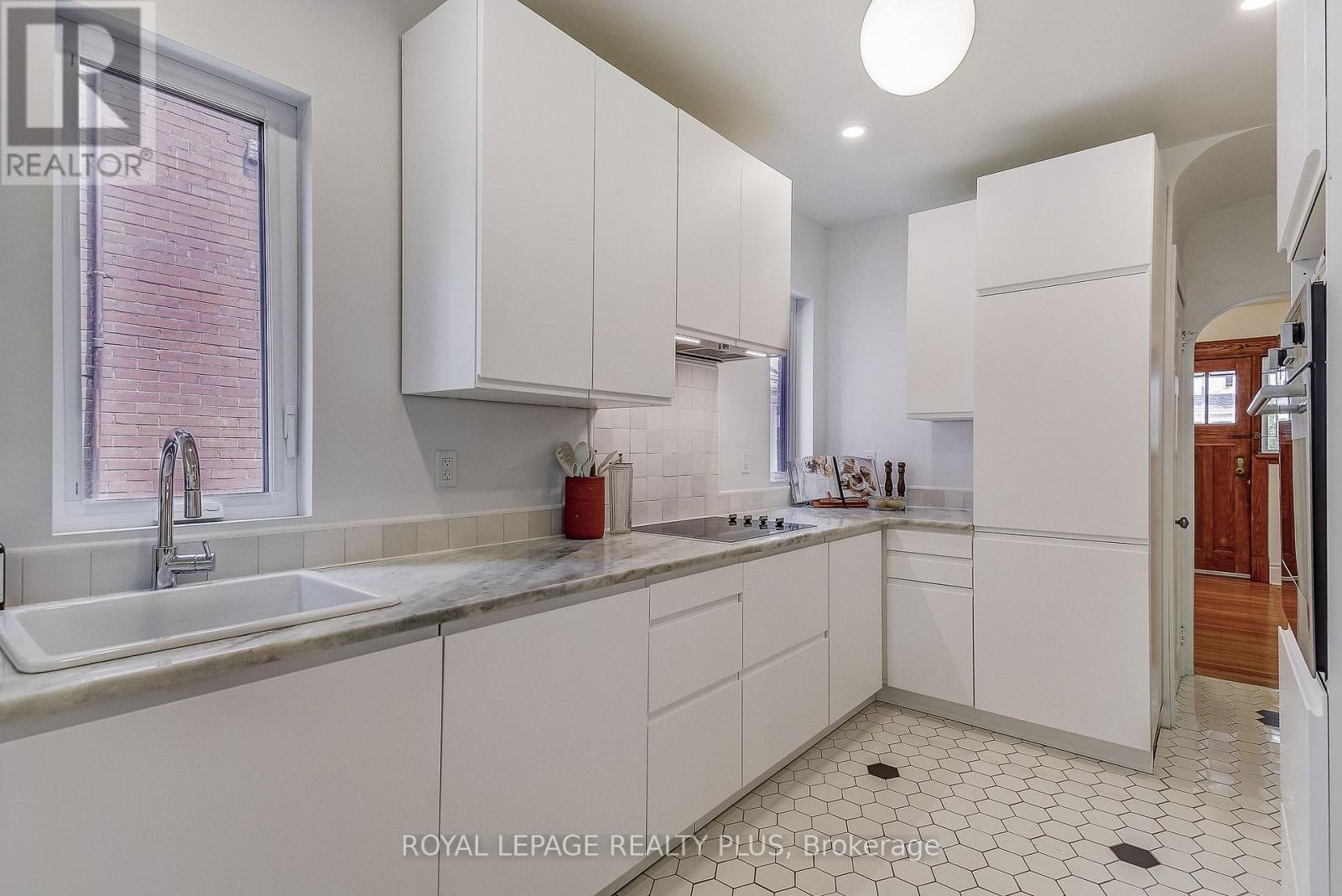 192 Kensington Avenue S, Hamilton, Ontario  L8M 3H7 - Photo 12 - X12439664