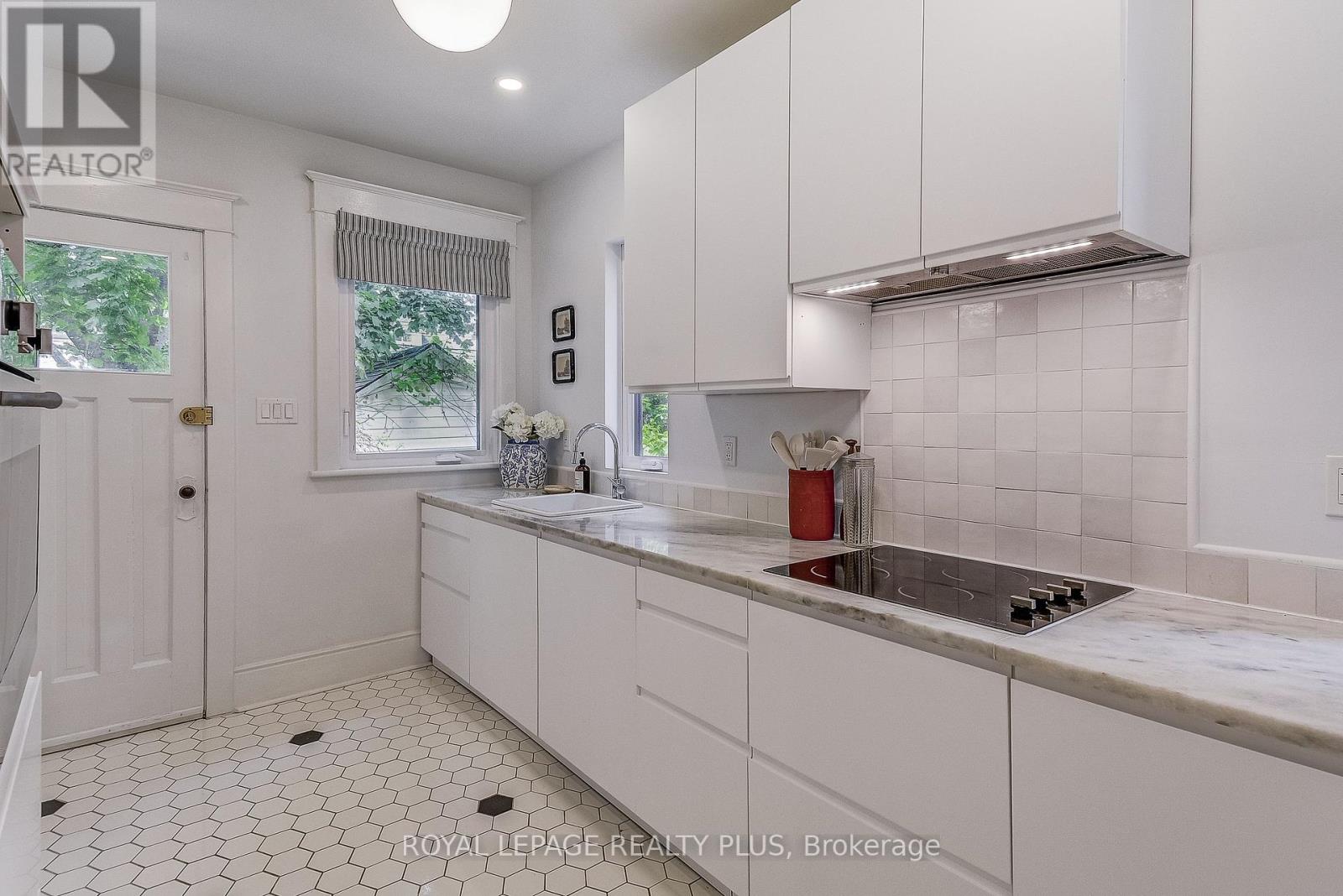192 Kensington Avenue S, Hamilton, Ontario  L8M 3H7 - Photo 13 - X12439664