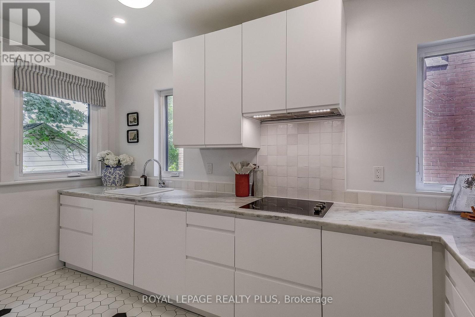192 Kensington Avenue S, Hamilton, Ontario  L8M 3H7 - Photo 14 - X12439664