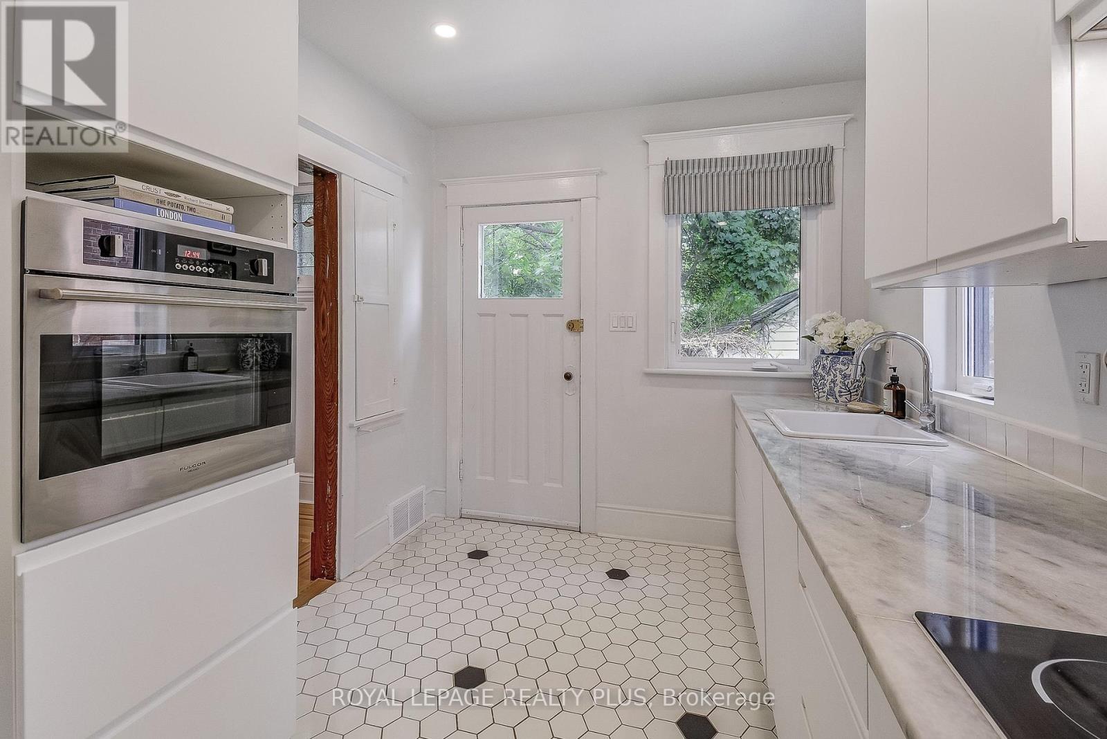 192 Kensington Avenue S, Hamilton, Ontario  L8M 3H7 - Photo 15 - X12439664