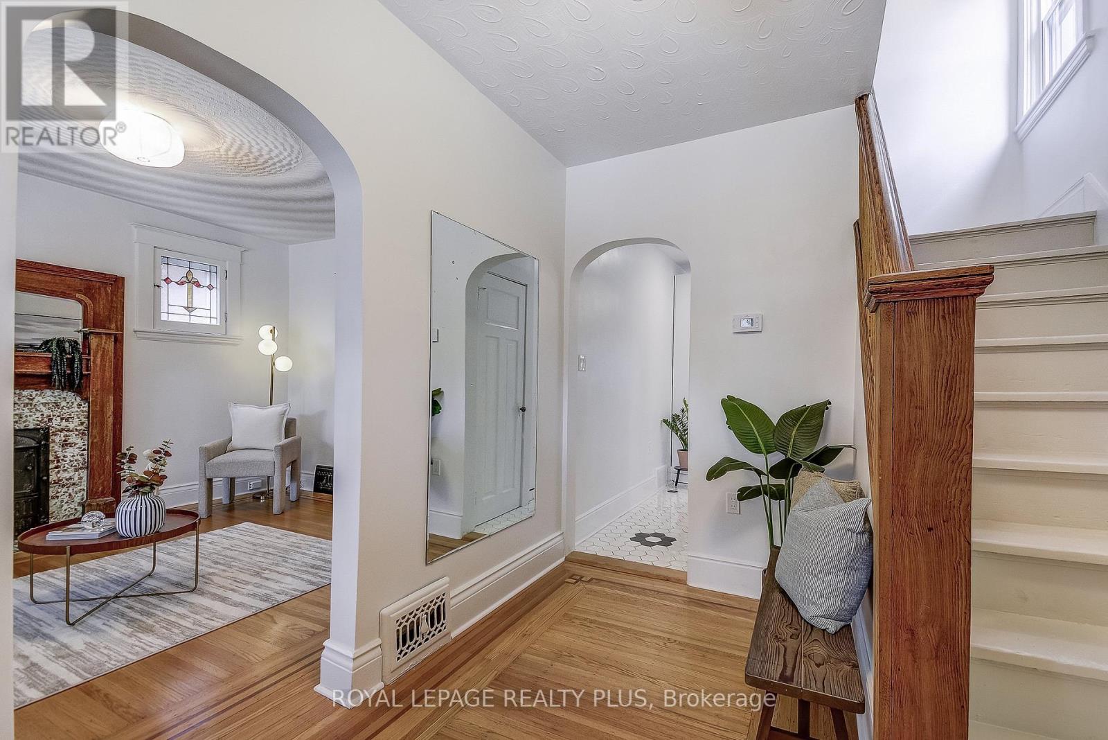 192 Kensington Avenue S, Hamilton, Ontario  L8M 3H7 - Photo 4 - X12439664