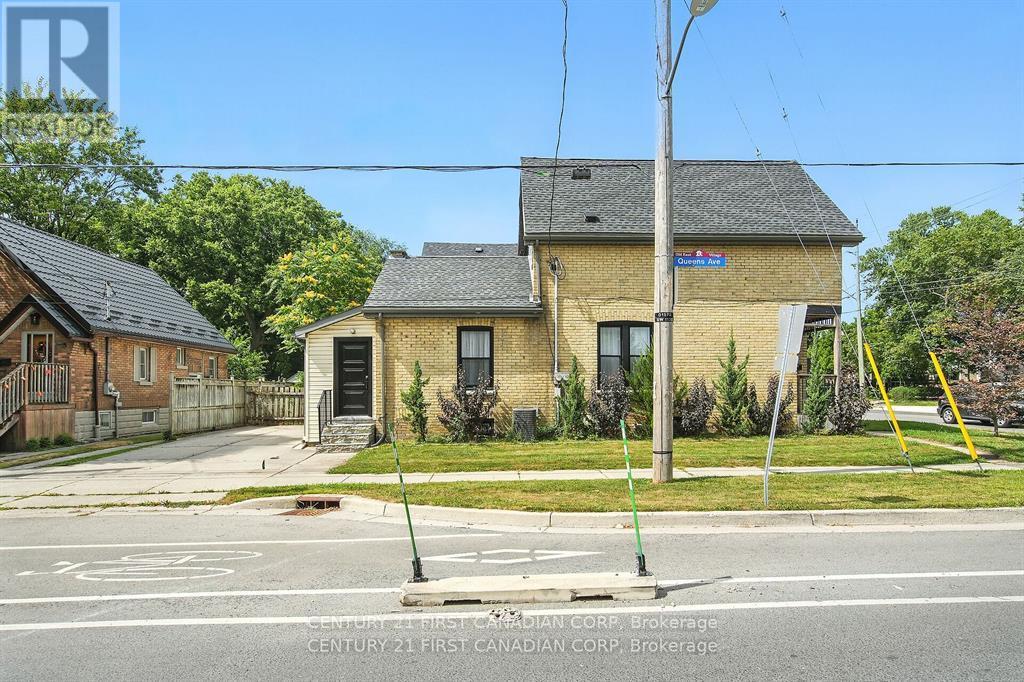 453 Quebec Street, London East (East G), Ontario  N5W 3Y4 - Photo 2 - X12439781